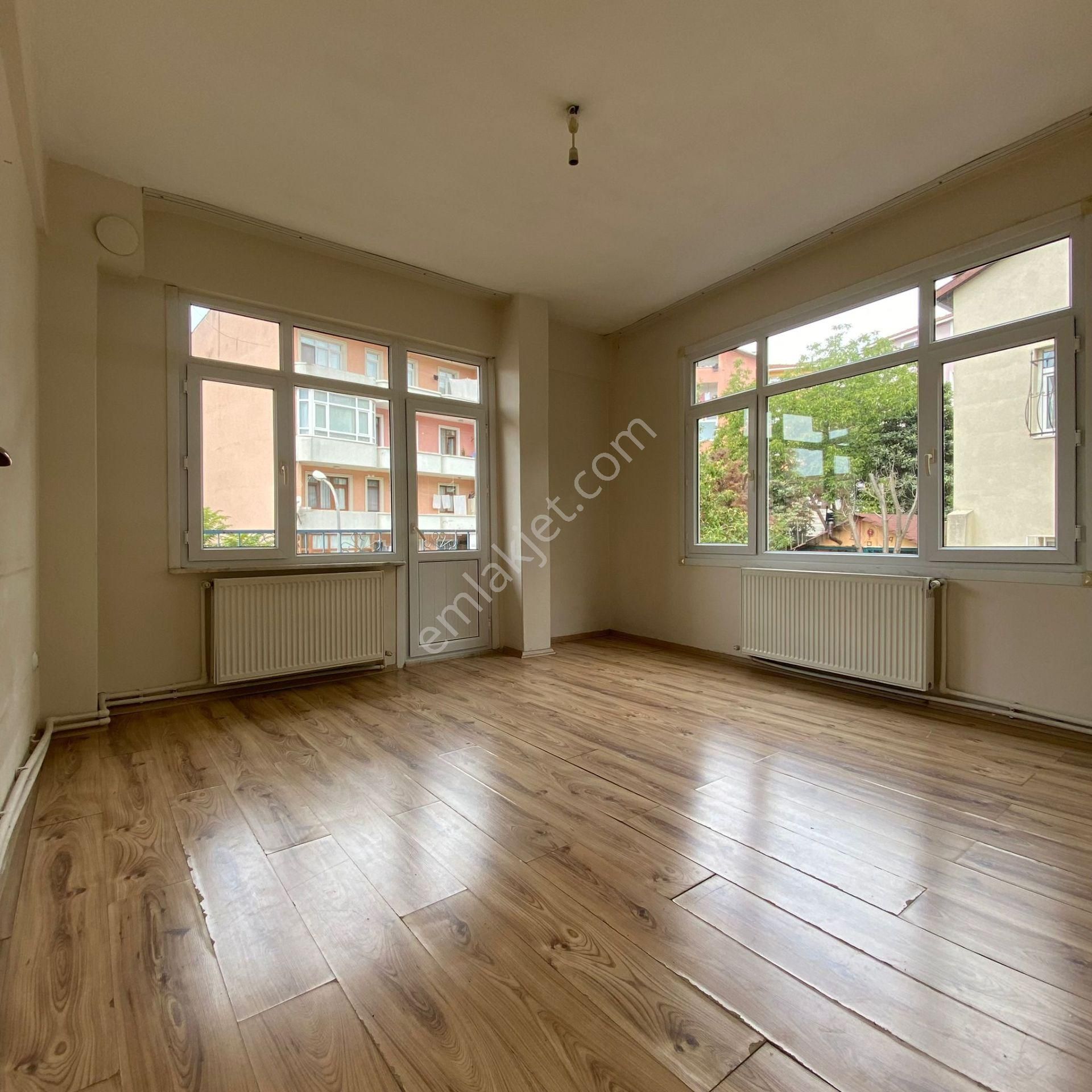 Çengelköy Ordu Caddesi 'nde Yüksek Arsa Paylı 2+1 Satılık Daire