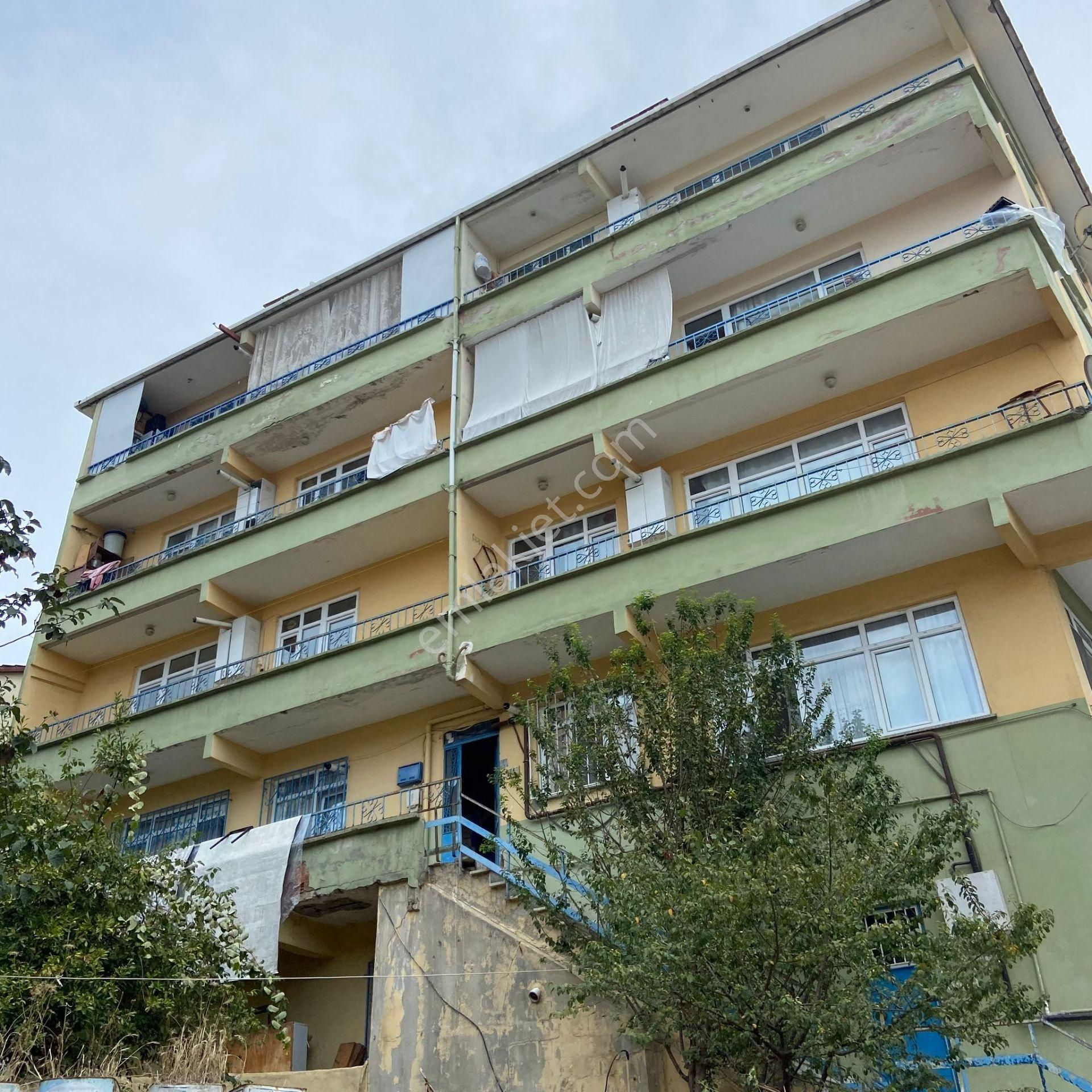 Çengelköy Ordu Caddesi 'nde Yüksek Arsa Paylı 2+1 Satılık Daire - Görsel 3