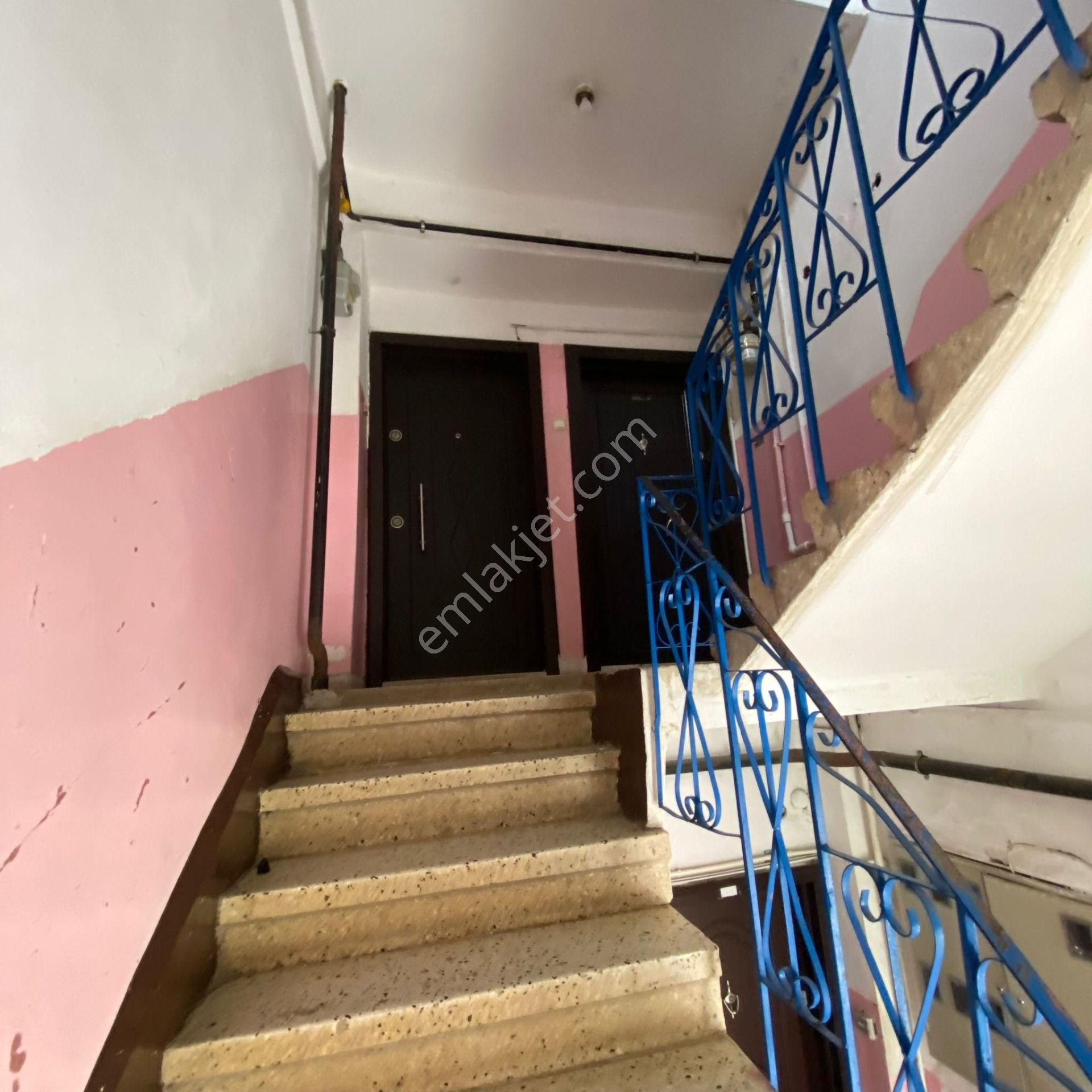 Çengelköy Ordu Caddesi 'nde Yüksek Arsa Paylı 2+1 Satılık Daire - Görsel 8