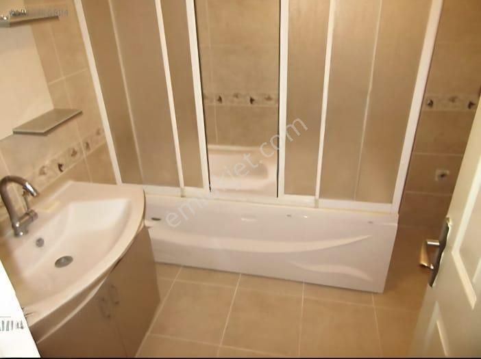 Serkan Gayrimenkulden Bahçelievler Yenibosna 3+1 Metrobüse Yakın 120m2 15 Yıllık Bina - Görsel 14