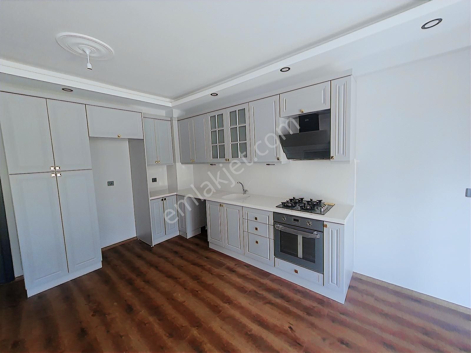 Rw Nefes'ten Bahçelievler'de Muhteşem 4+1 Tripleks Villa - Görsel 3