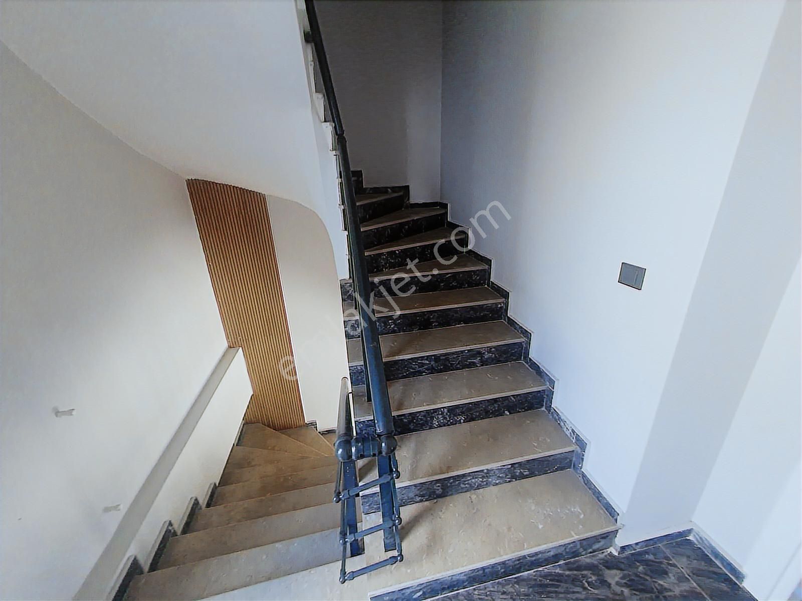 Rw Nefes'ten Bahçelievler'de Muhteşem 4+1 Tripleks Villa - Görsel 8