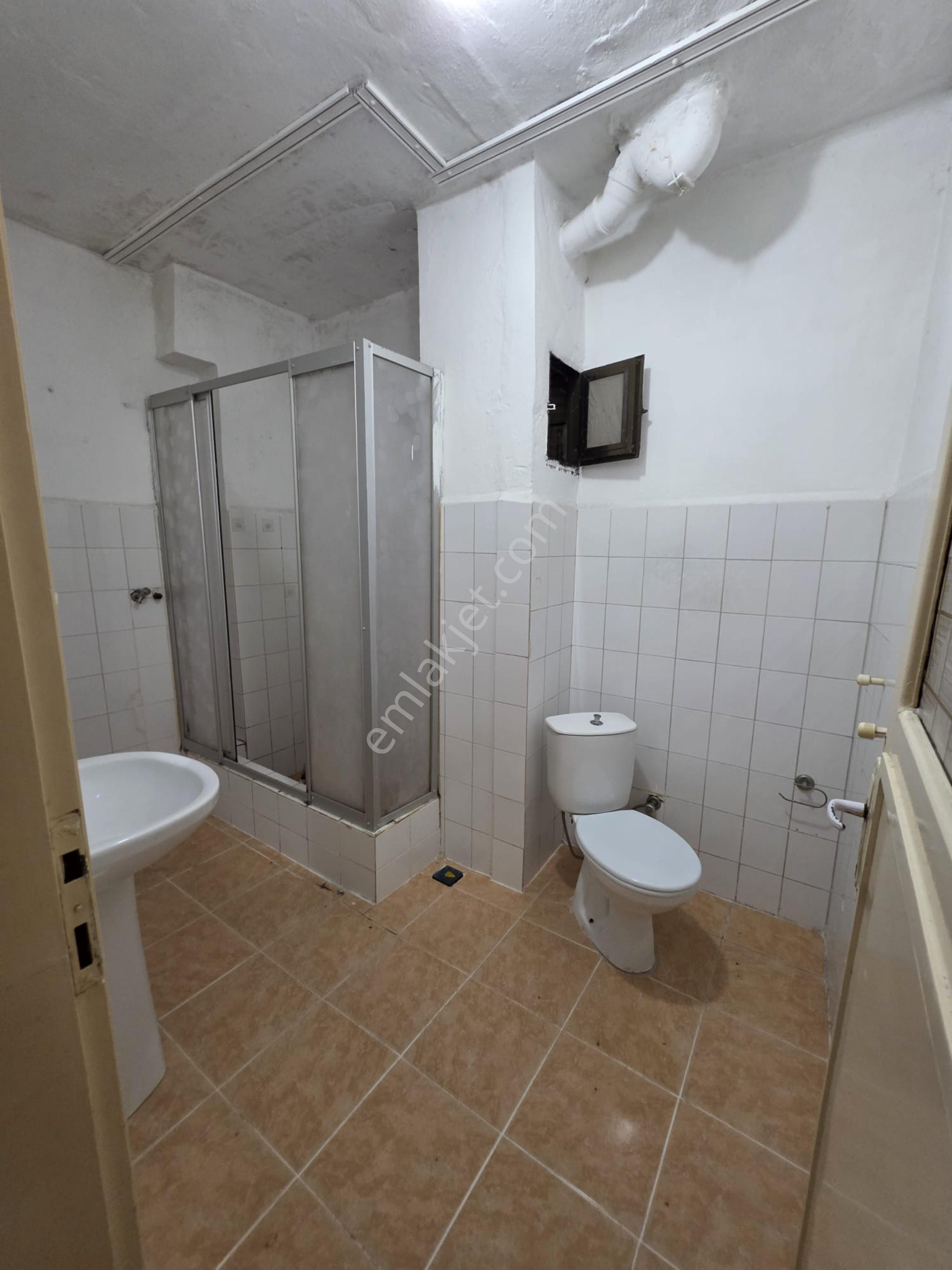 Sultançiftliği Tramvaya Cephe 2+1 100 M2 6. Kat Asansörlü Kiralık Temiz Daire - Görsel 4