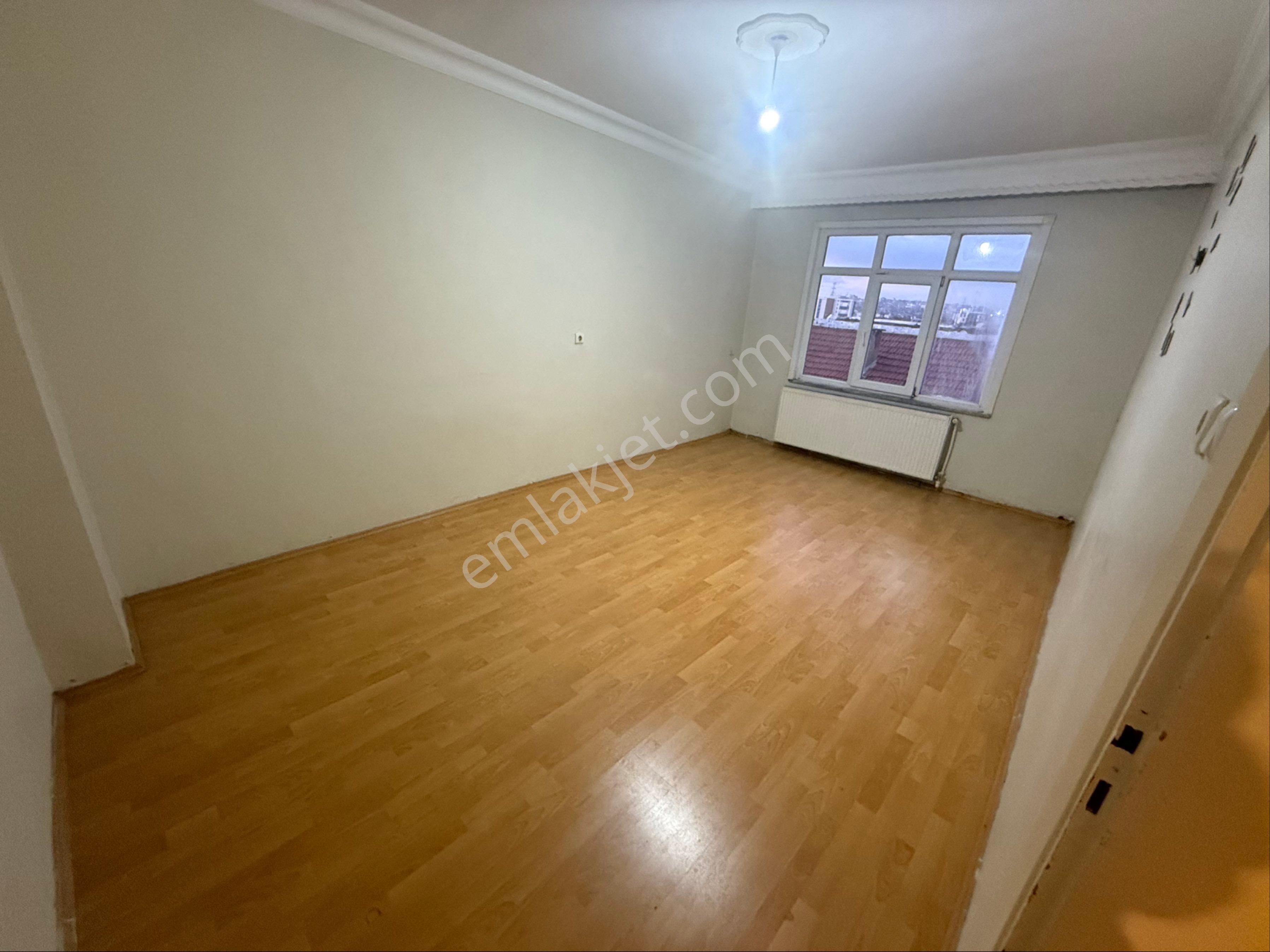 Sultançiftliği Tramvaya Cephe 2+1 100 M2 6. Kat Asansörlü Kiralık Temiz Daire
