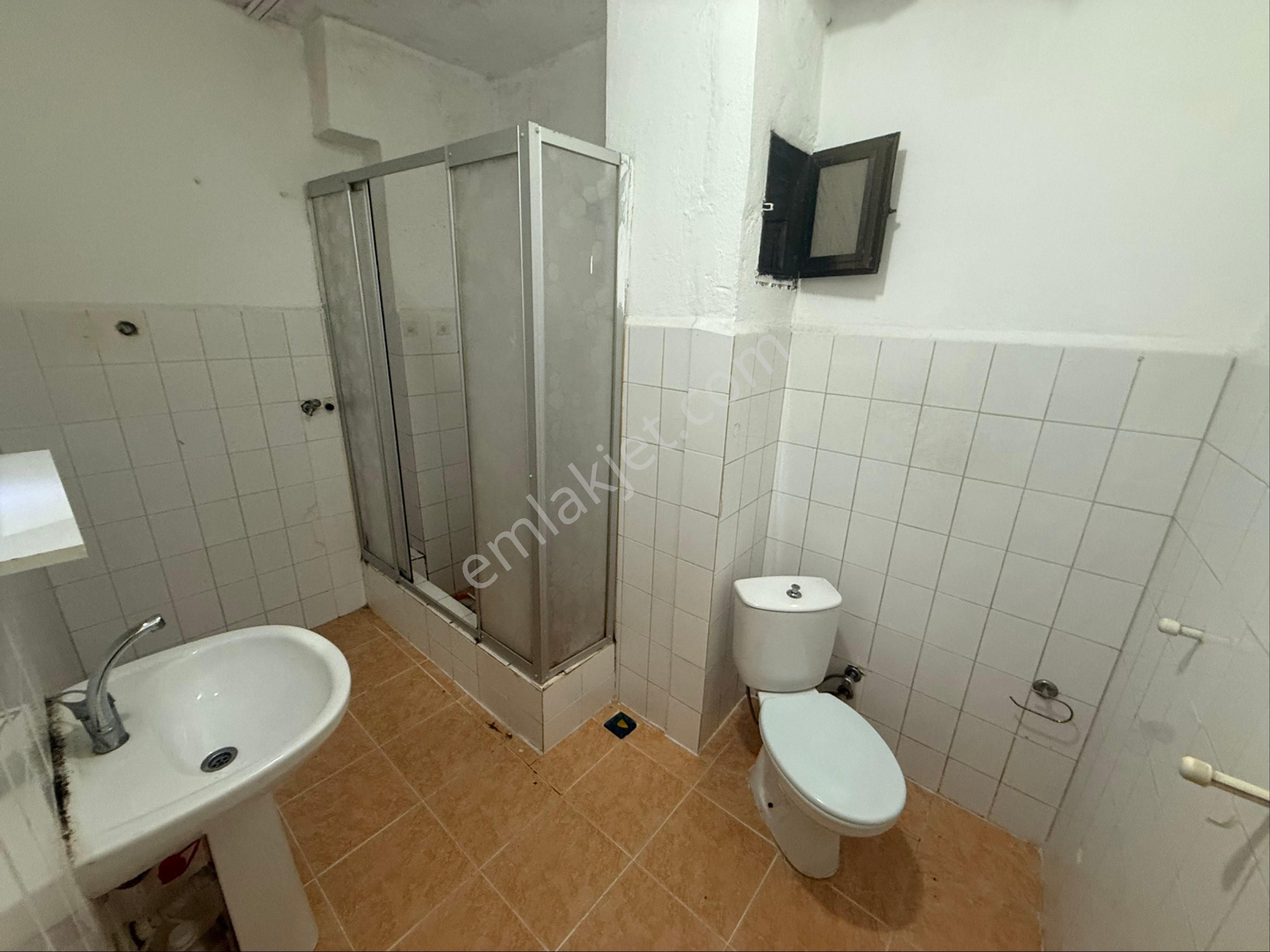 Sultançiftliği Tramvaya Cephe 2+1 100 M2 6. Kat Asansörlü Kiralık Temiz Daire - Görsel 17