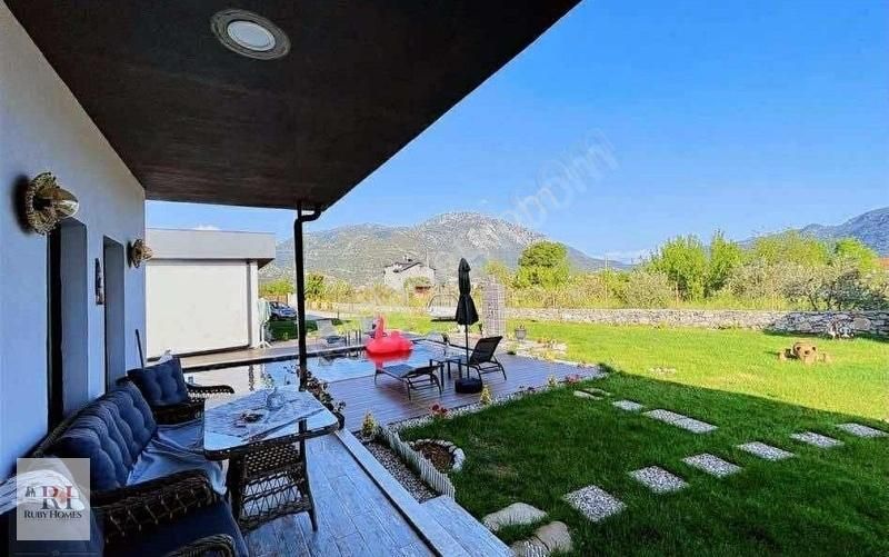 2430 M2 Arazi İçinde Ultra Lux 2 Adet Havuzlu Villa Eşyalı