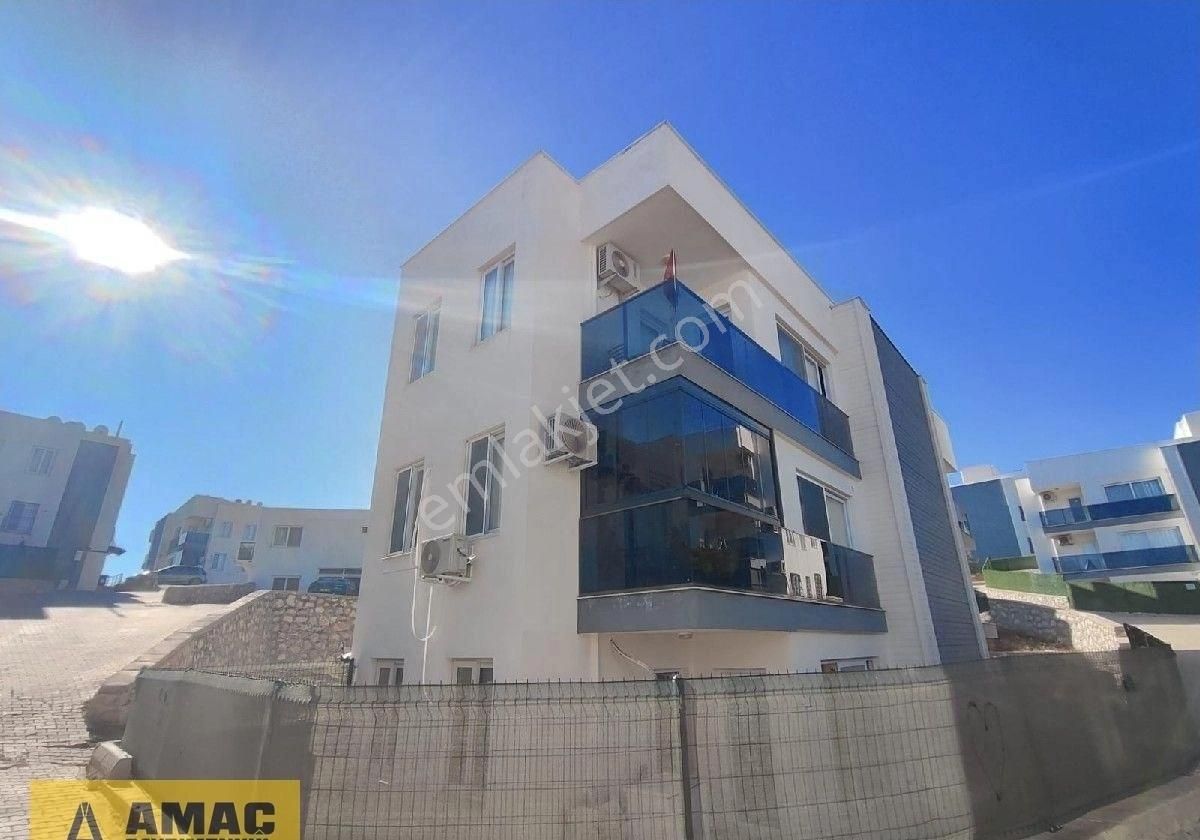 Kabasakal Mah Havuzlu Güvenlikli Site İçi Az Katlı Bahceli Mustakil Tadinda 2+1 Cazip Daire