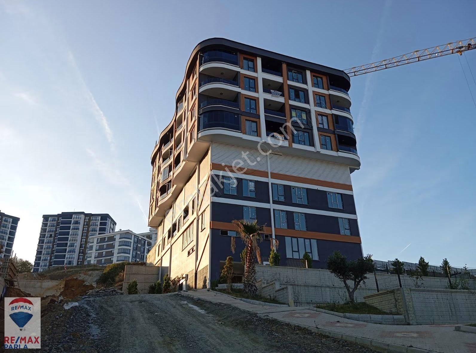 Remax Parla Gayrimenkul'r.t.e Bulvarına Cephe 1+1 Satılık Ofis