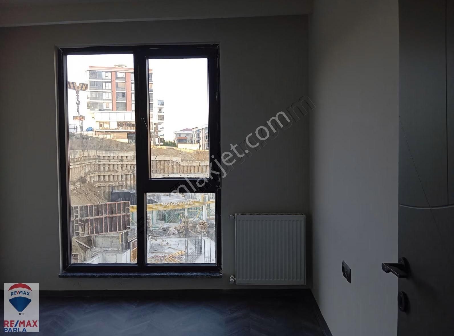 Remax Parla Gayrimenkul'r.t.e Bulvarına Cephe 1+1 Satılık Ofis - Görsel 5