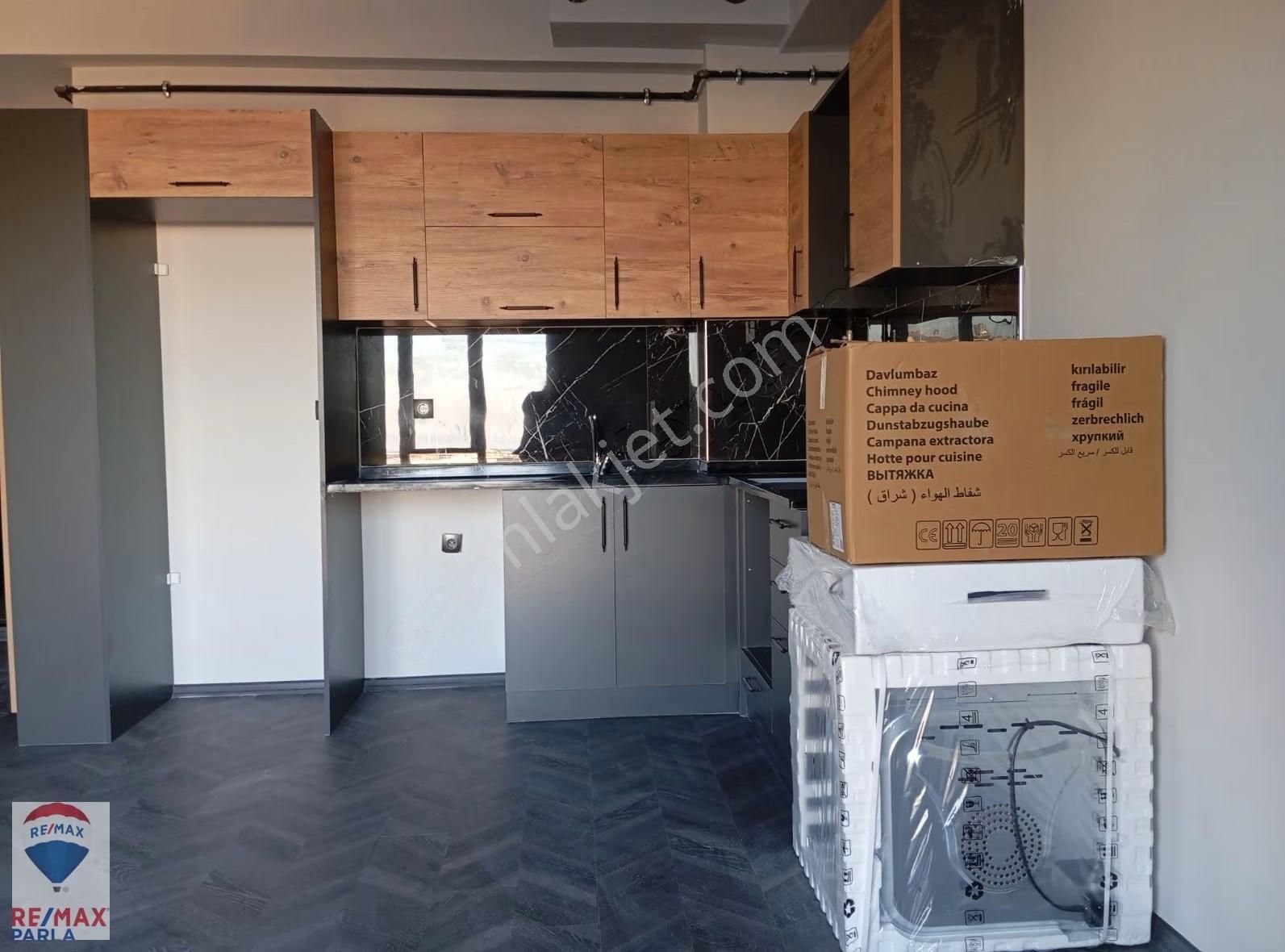 Remax Parla Gayrimenkul'r.t.e Bulvarına Cephe 1+1 Satılık Ofis - Görsel 10