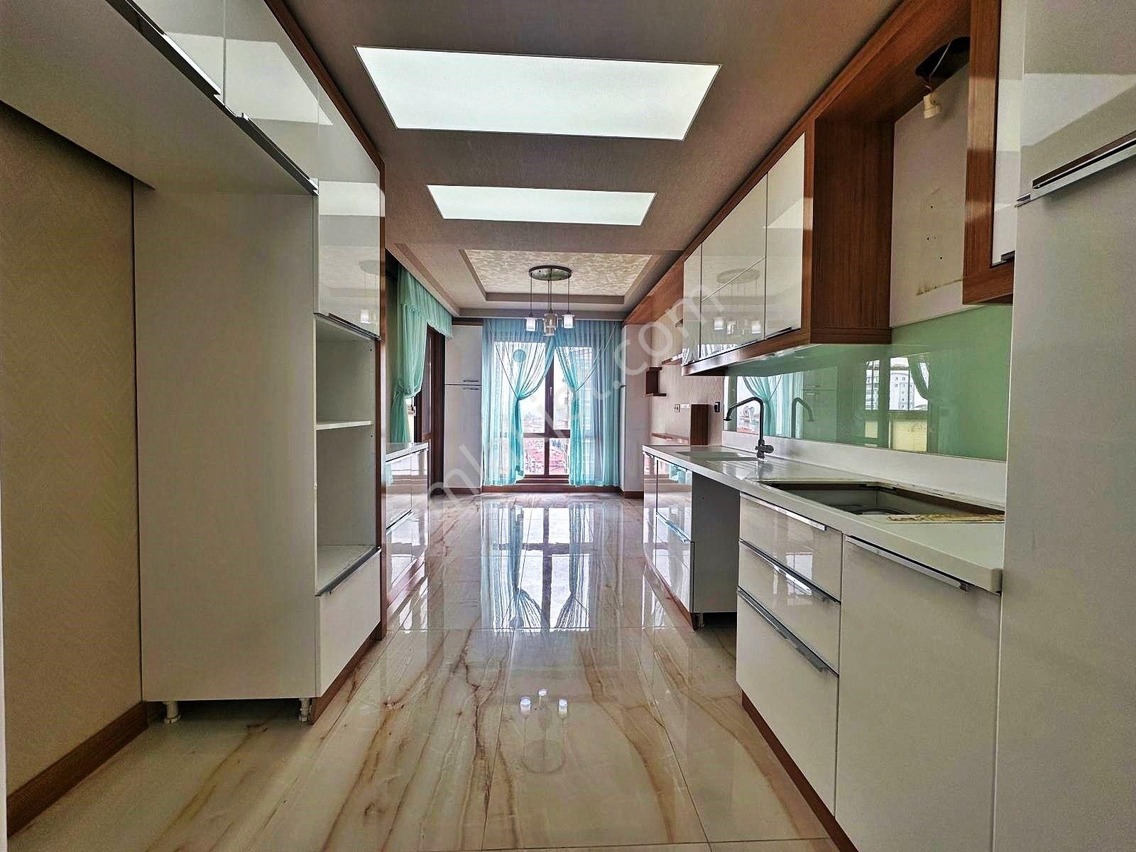 Ufuk Kılıç Emlak'tan Lüx Sitede Full Yapılı K.otoparklı 4+1 Daire - Görsel 2