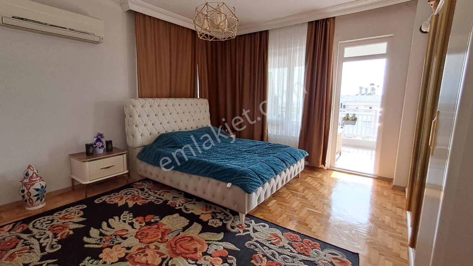 Burhanettin Onat'da 5+2 Deniz Manzaralı Dublex 300m2 - Görsel 18