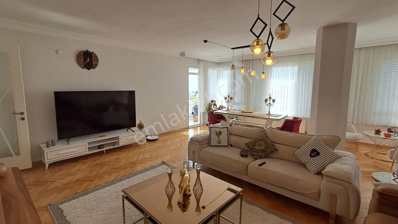 Burhanettin Onat'da 5+2 Deniz Manzaralı Dublex 300m2 - Görsel 29