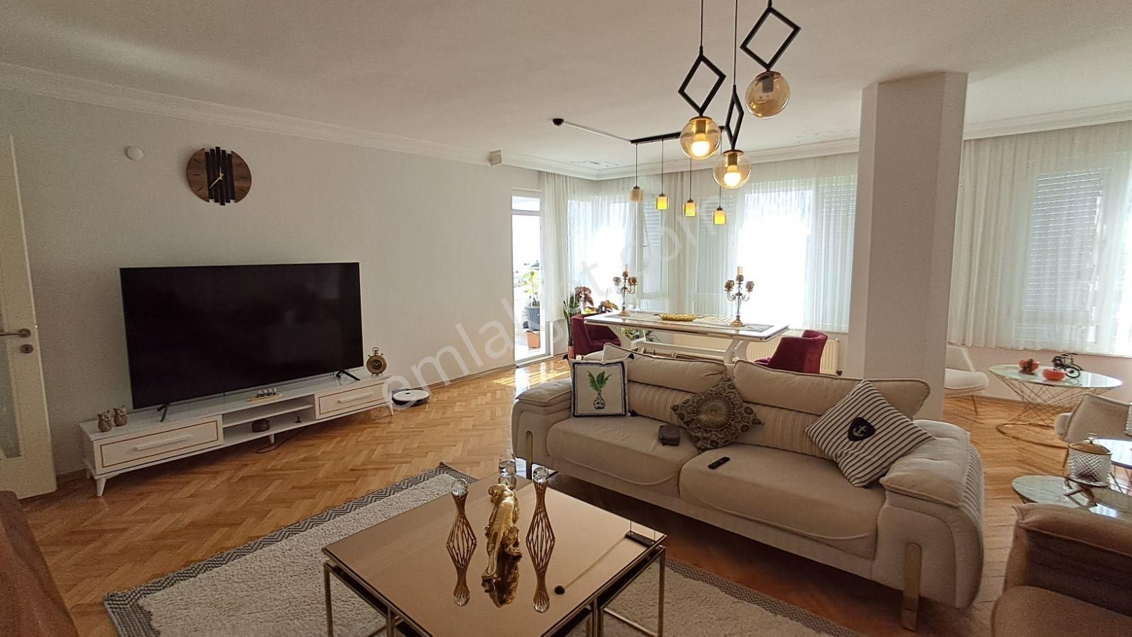 Burhanettin Onat'da 5+2 Deniz Manzaralı Dublex 300m2