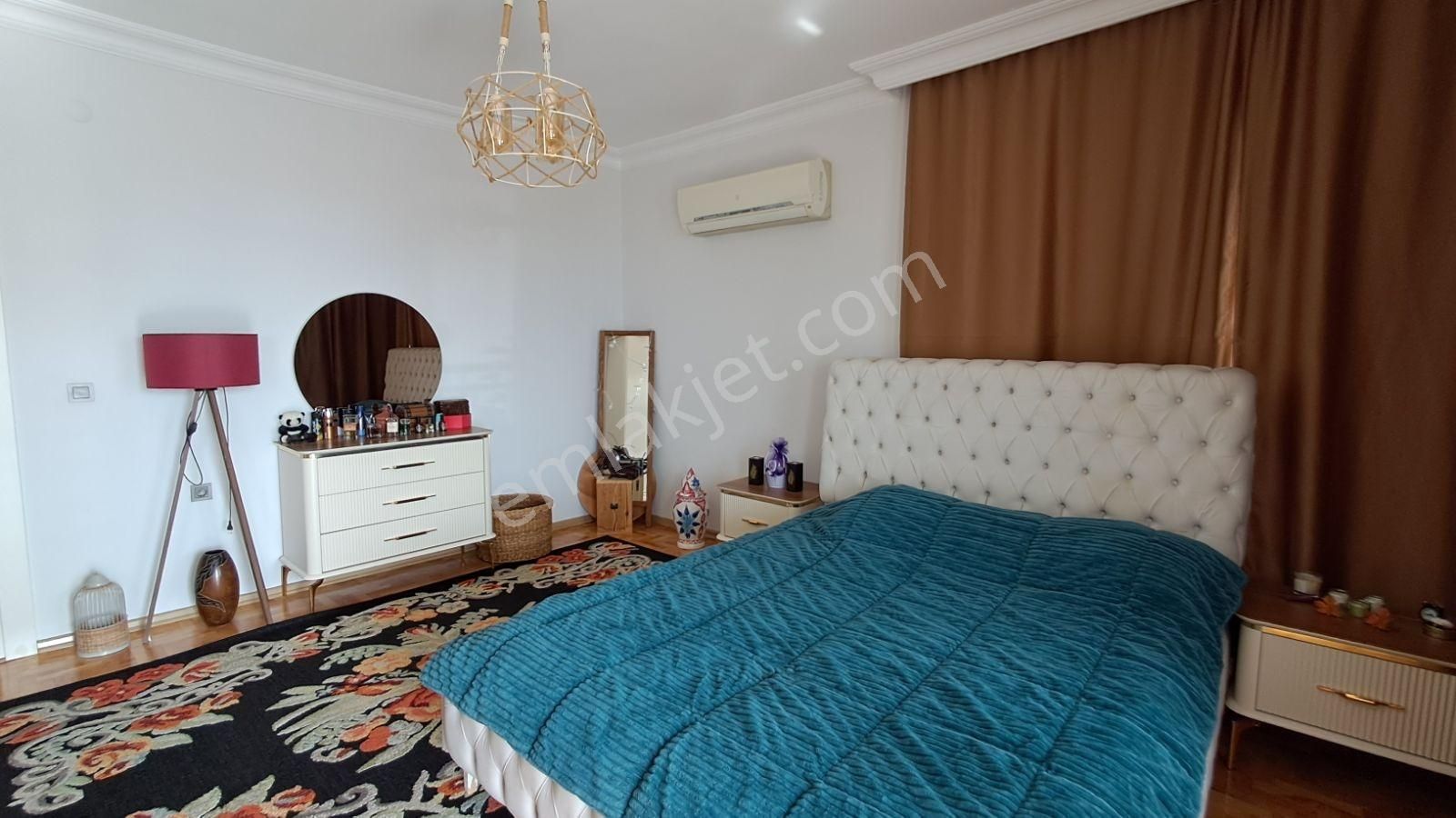 Burhanettin Onat'da 5+2 Deniz Manzaralı Dublex 300m2 - Görsel 2