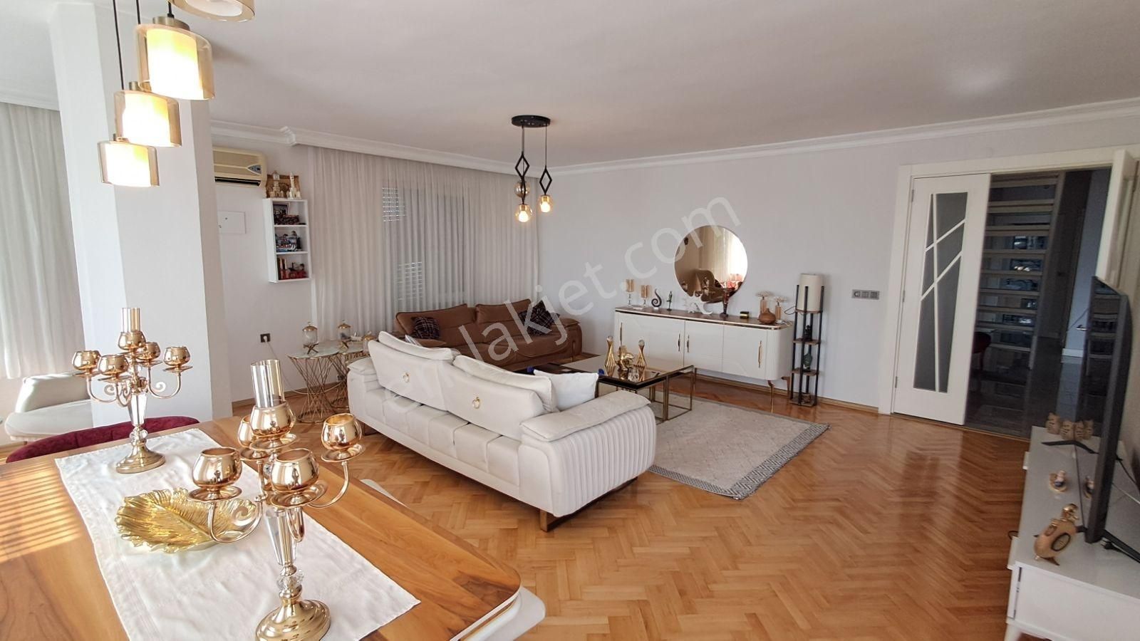 Burhanettin Onat'da 5+2 Deniz Manzaralı Dublex 300m2 - Görsel 31