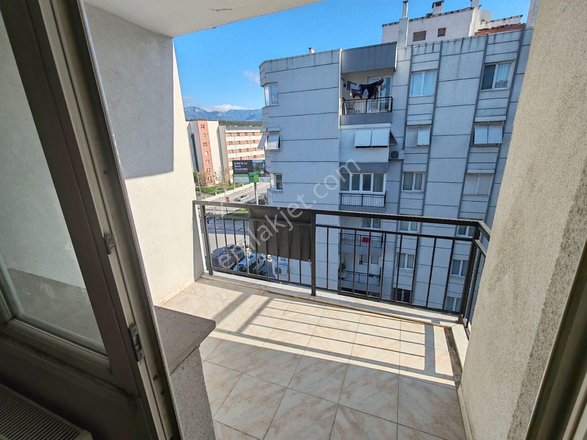 Buca Atatürk Mahallesi Ana Yol Üzerinde 3+1 Kiralık Daire - Görsel 20