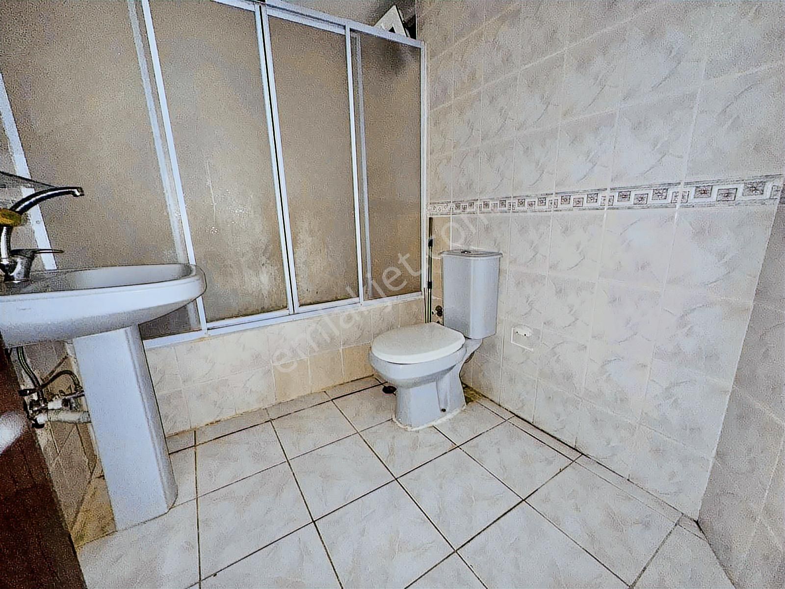 Dikmen'de Sitede Yeşillik İçinde 3+1 Y.giriş Yalıtımlı Kiralık!! - Görsel 17