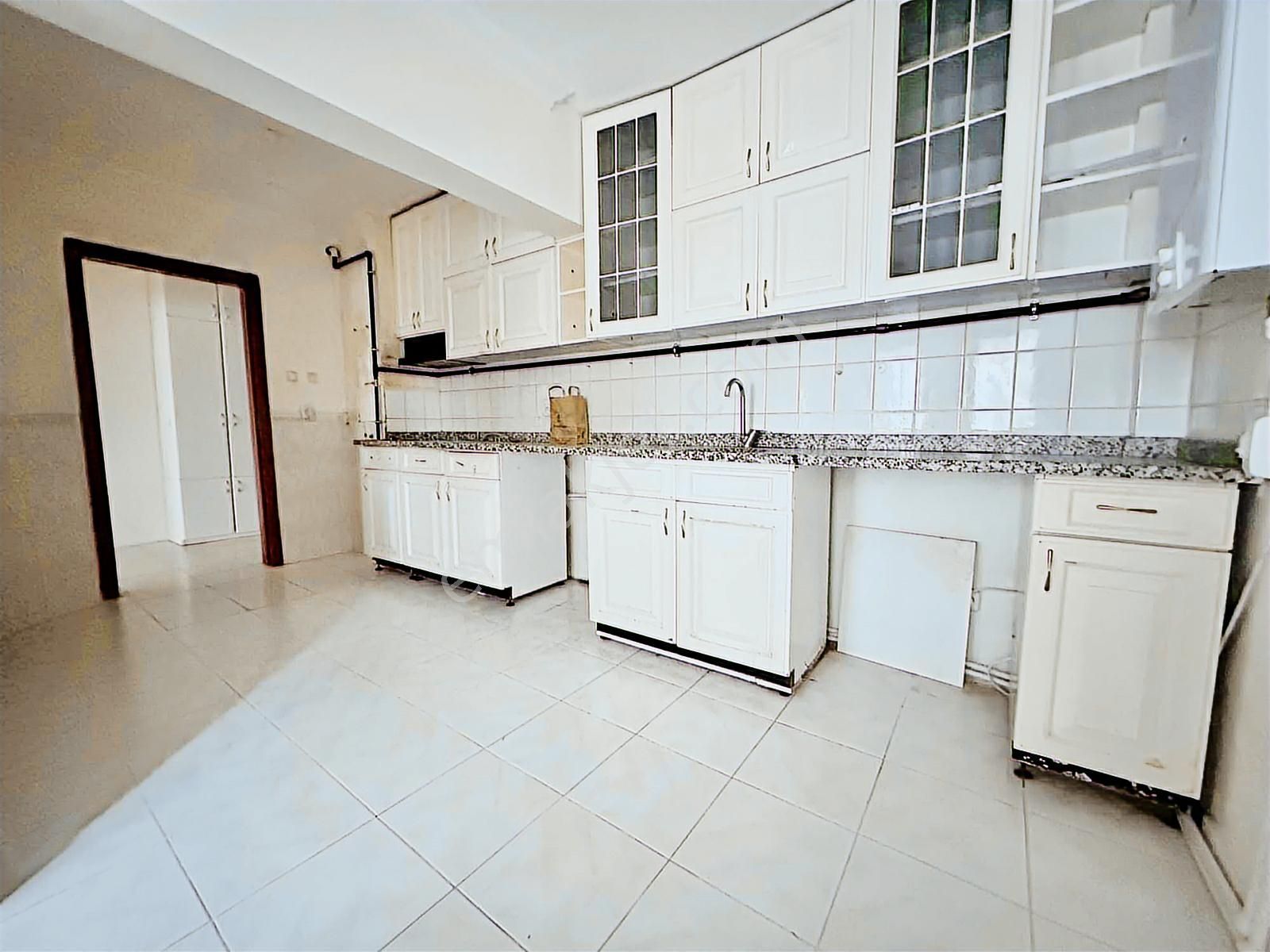 Dikmen'de Sitede Yeşillik İçinde 3+1 Y.giriş Yalıtımlı Kiralık!! - Görsel 6