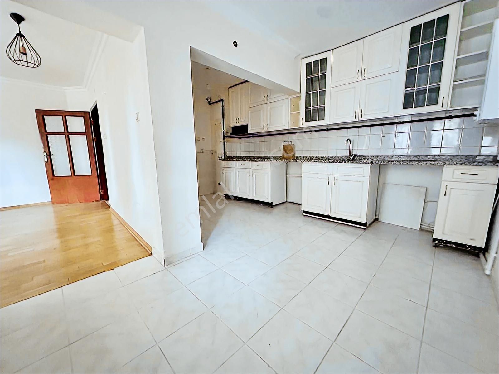 Dikmen'de Sitede Yeşillik İçinde 3+1 Y.giriş Yalıtımlı Kiralık!! - Görsel 5