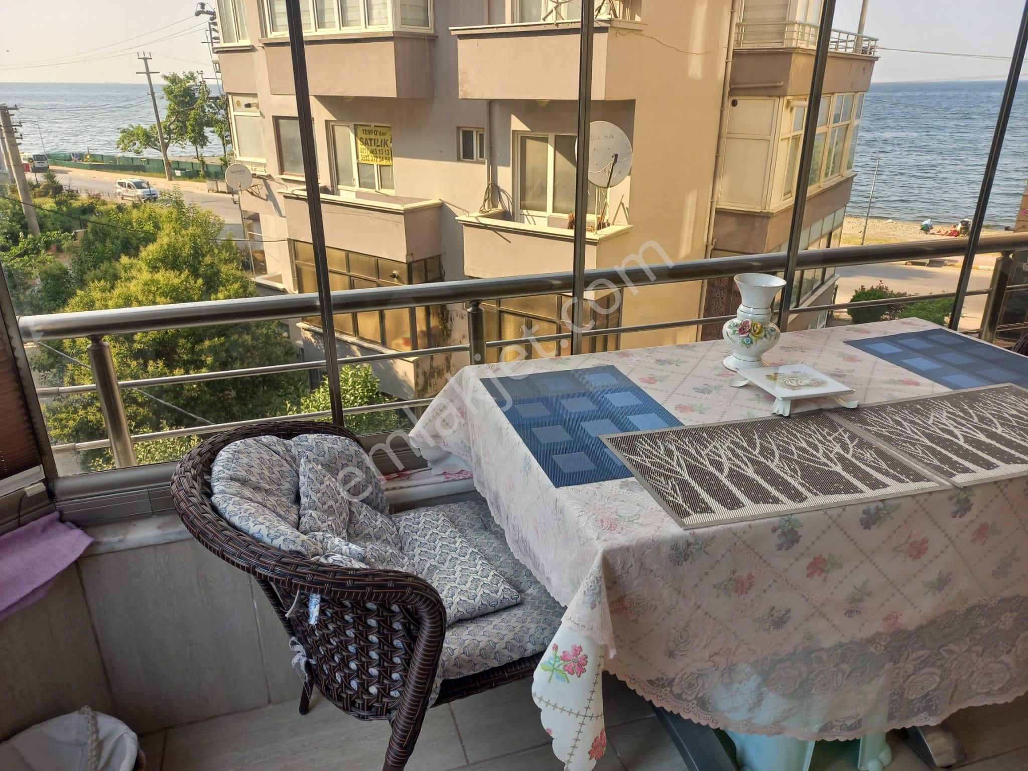 2+1 Deniz Manzaralı Kombili Ara Kat Denize 2. Ev