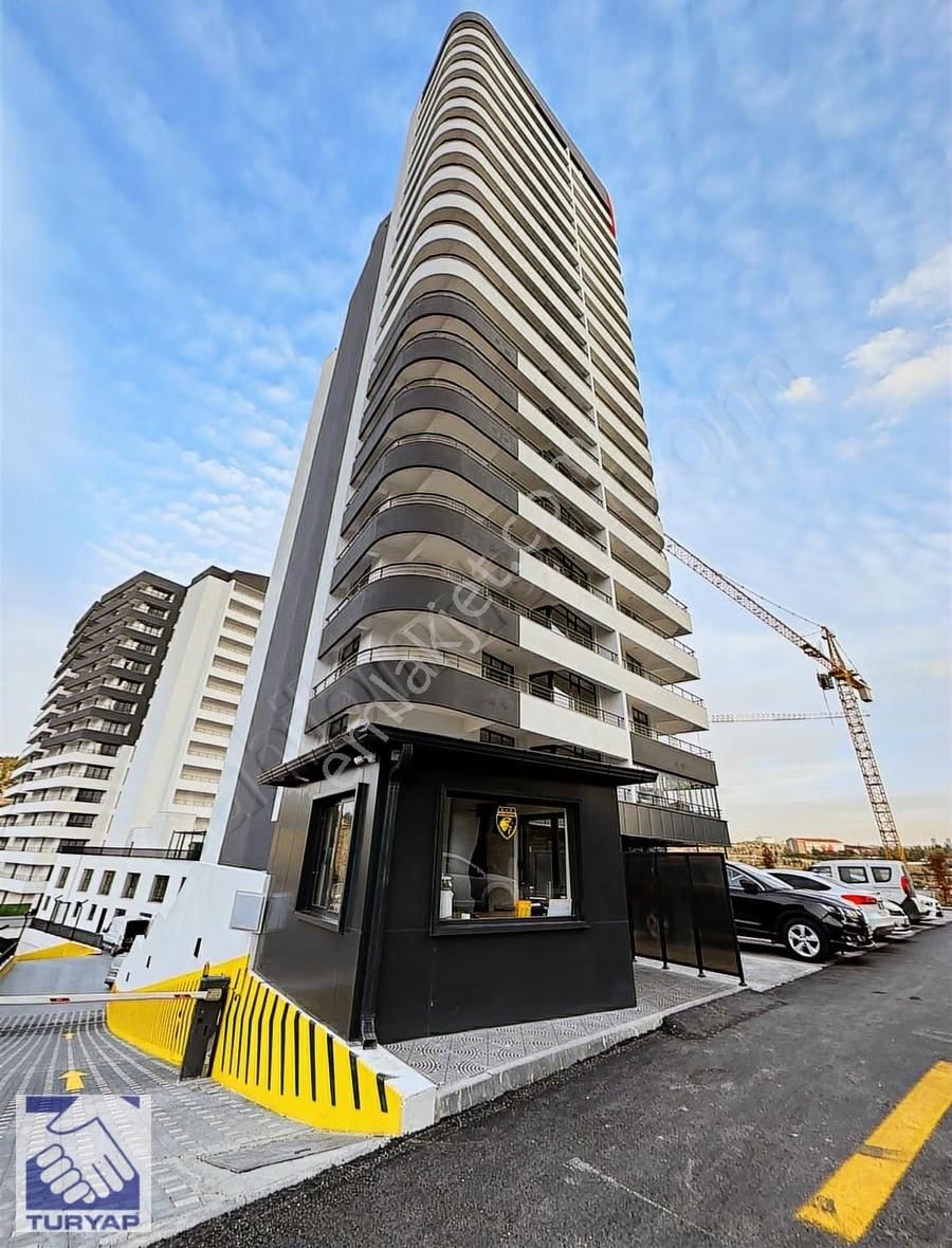 Koru İdealde Eskişehir Yoluna Cephe Mukemmel Konumda Boş Satılık