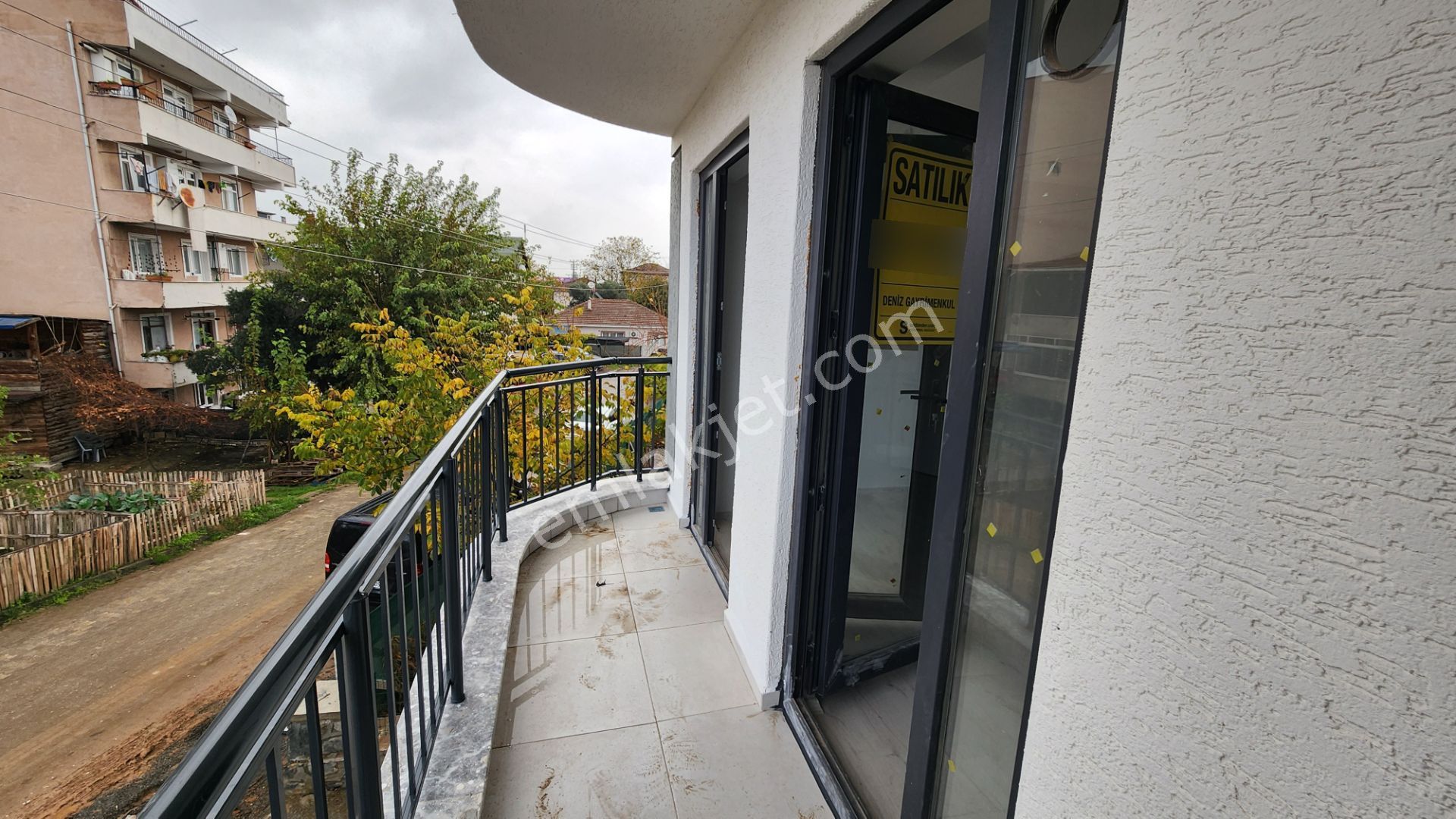 Altınova Merkez'de Sıfır Ful Eşyalı 1+1 Arakat Daire - Görsel 16