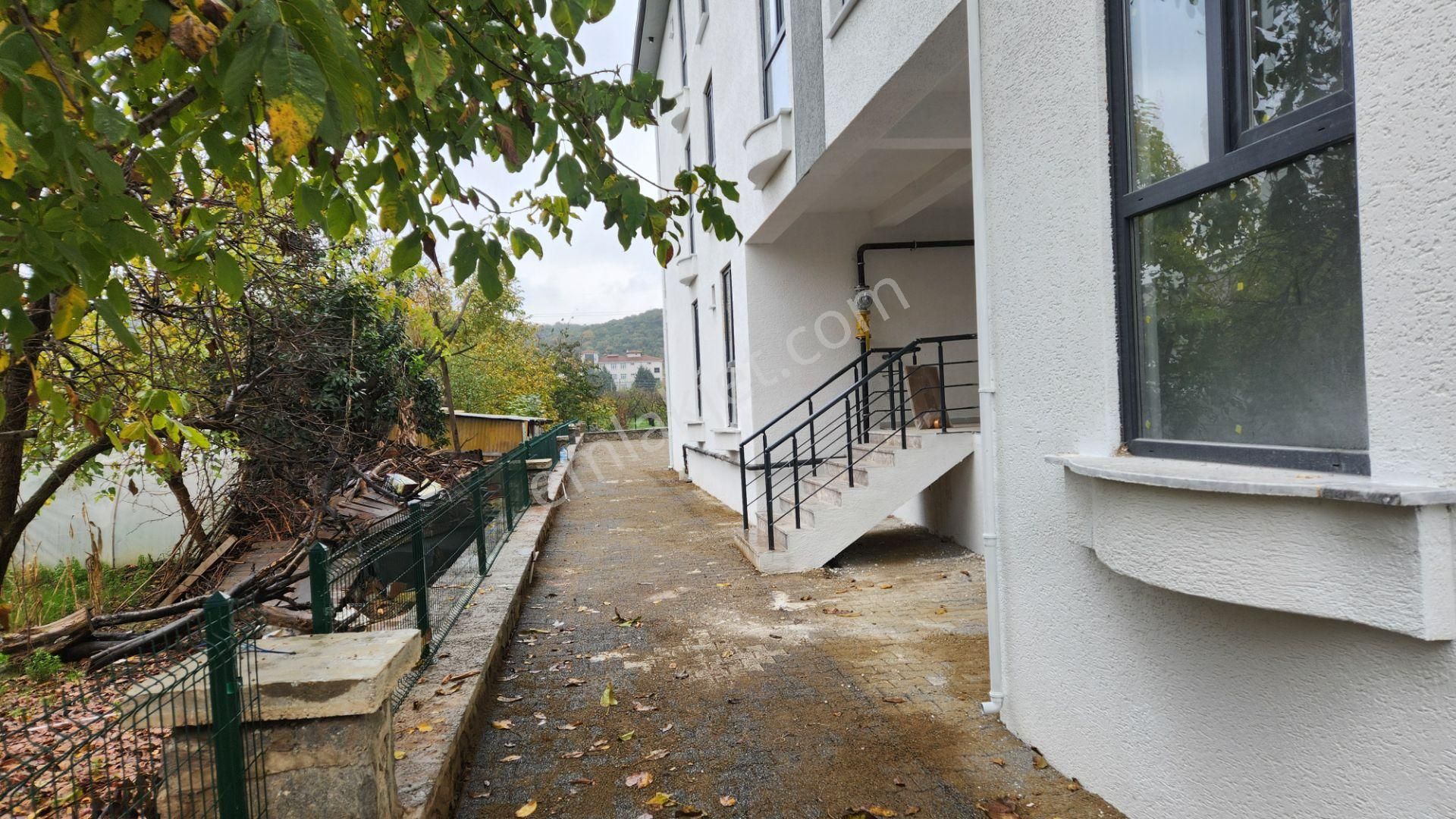 Altınova Merkez'de Sıfır Ful Eşyalı 1+1 Arakat Daire - Görsel 19