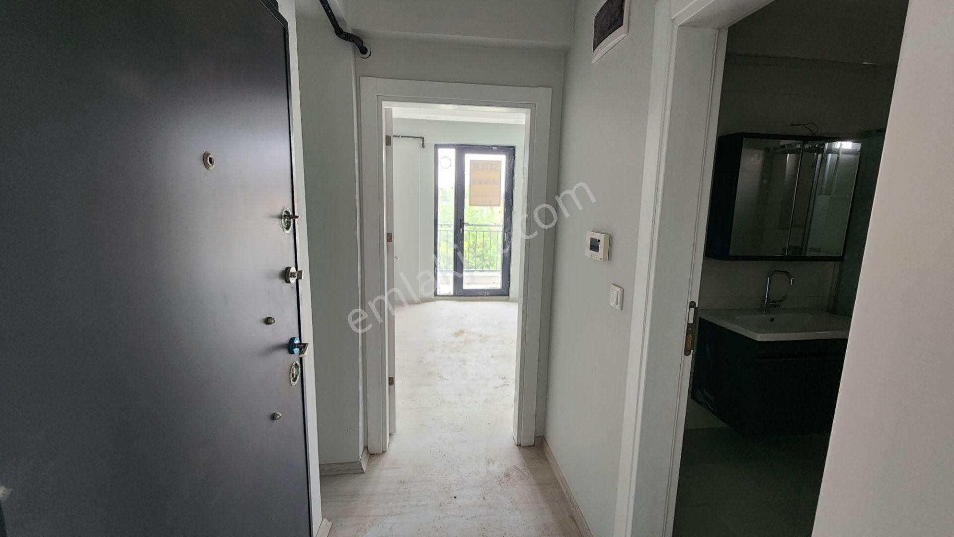 Altınova Merkez'de Sıfır Ful Eşyalı 1+1 Arakat Daire - Görsel 10