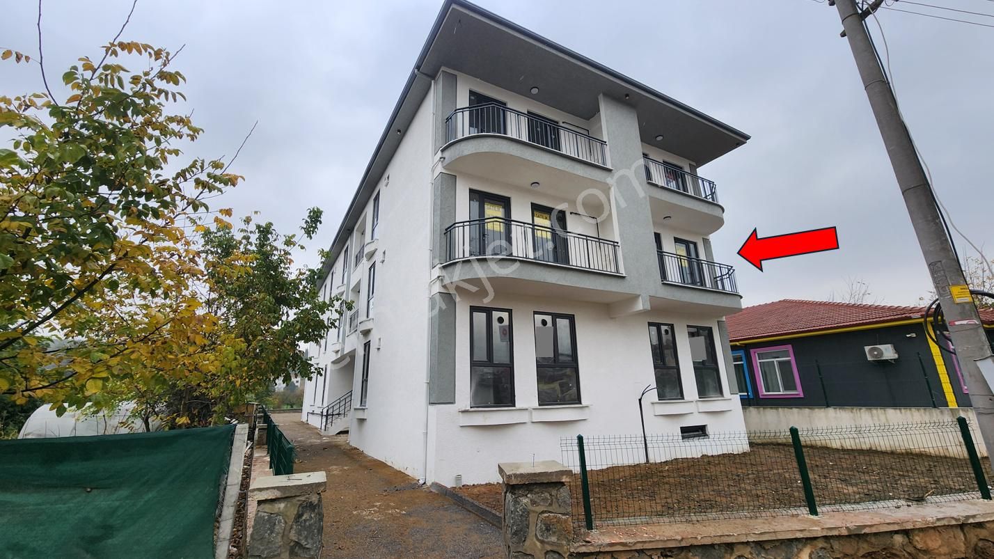 Altınova Merkez'de Sıfır Ful Eşyalı 1+1 Arakat Daire - Görsel 2