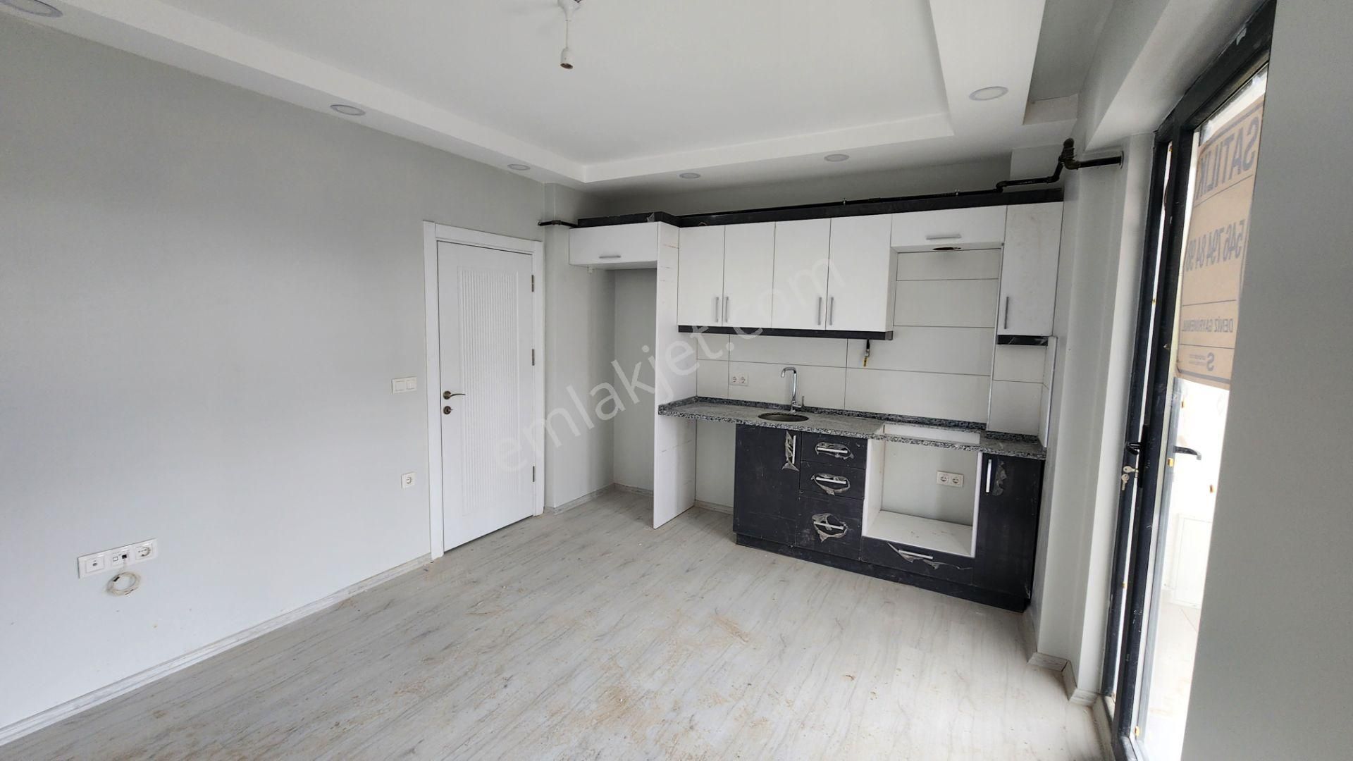 Altınova Merkez'de Sıfır Ful Eşyalı 1+1 Arakat Daire - Görsel 13