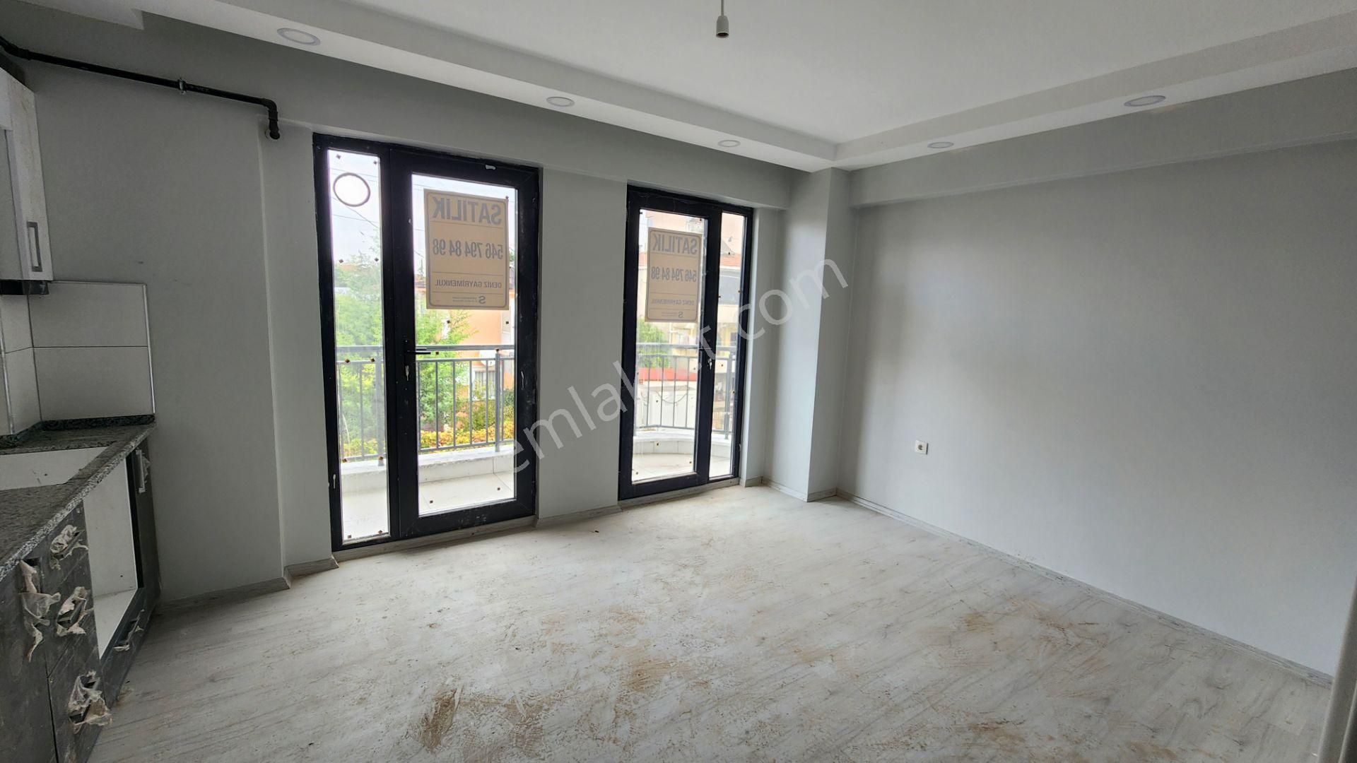 Altınova Merkez'de Sıfır Ful Eşyalı 1+1 Arakat Daire - Görsel 11