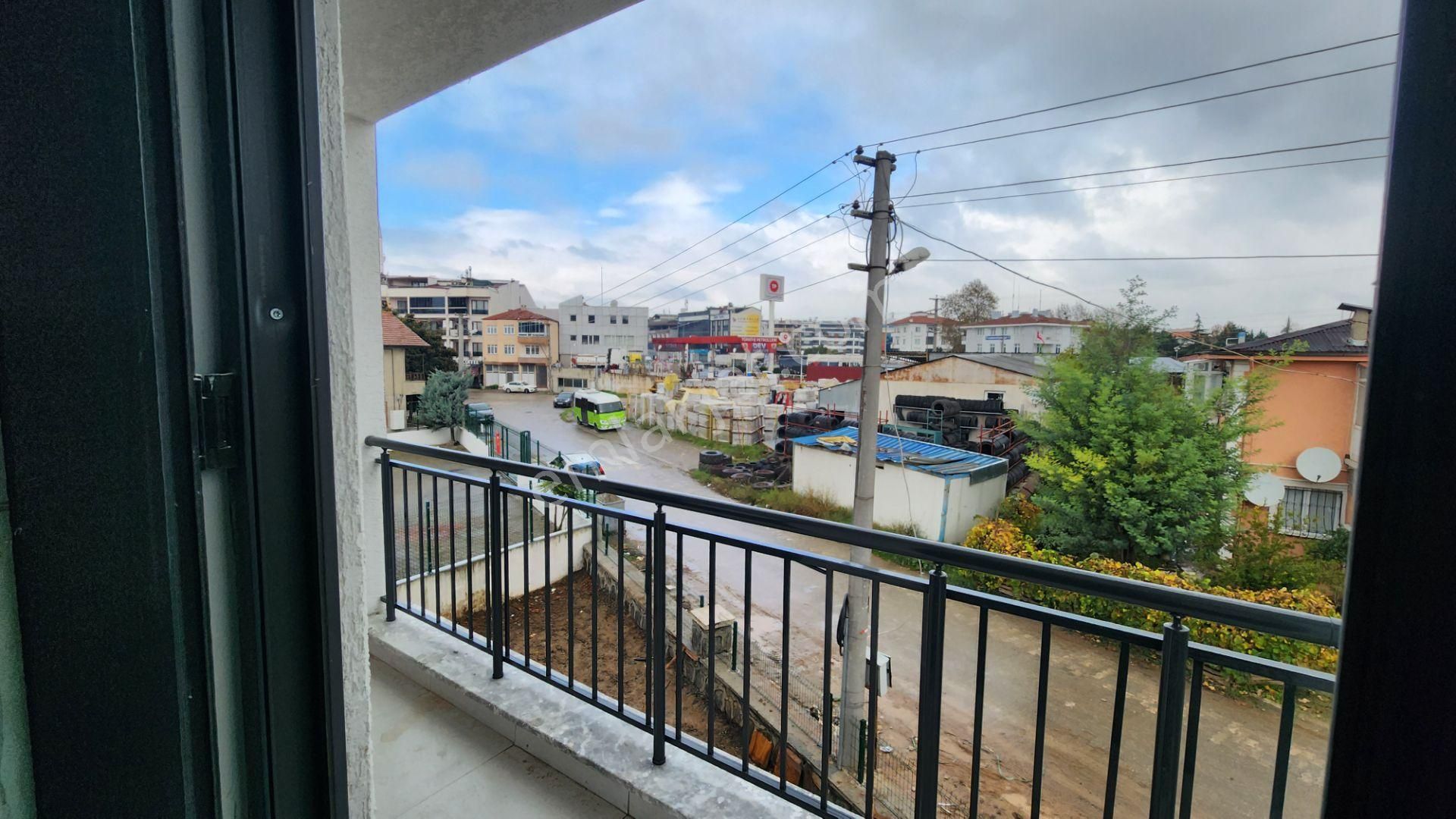 Altınova Merkez'de Sıfır Ful Eşyalı 1+1 Arakat Daire - Görsel 14