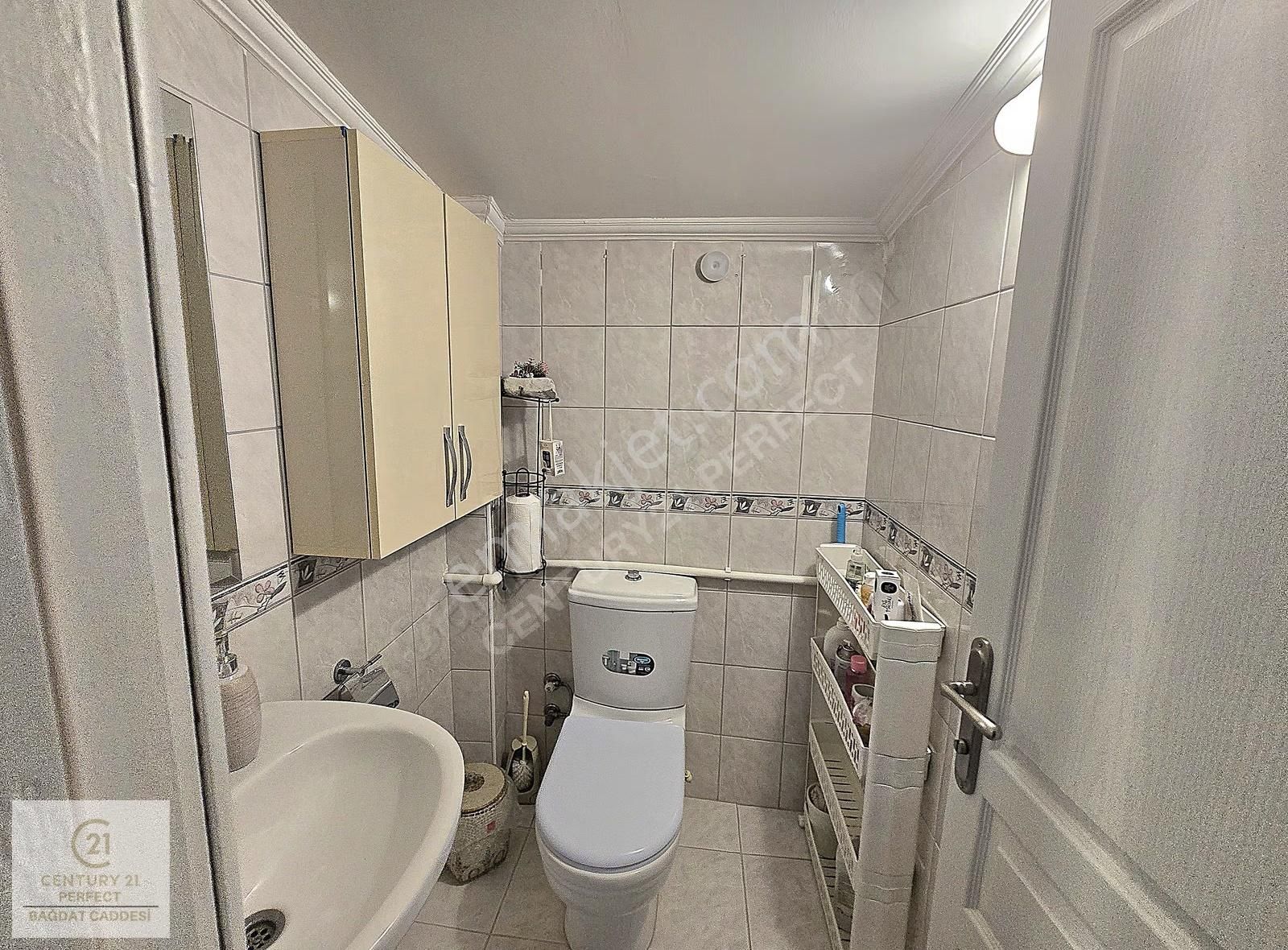 Site İçerisinde Doğa Manzaralı Havuzlu Bahçeli Bakımlı Villa - Görsel 17