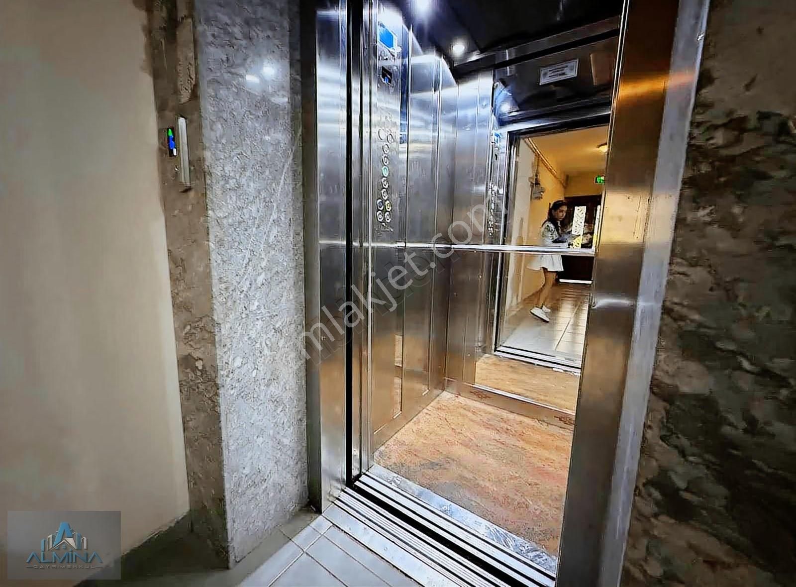 Almina'dan Cadde Üstü Site İçi Geniş M2 1+1 Kiralık Daire - Görsel 4