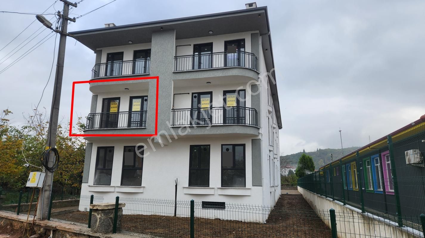 Altınova Merkez'de Sıfır Ful Eşyalı 1+1 Arakat Daire - Görsel 3