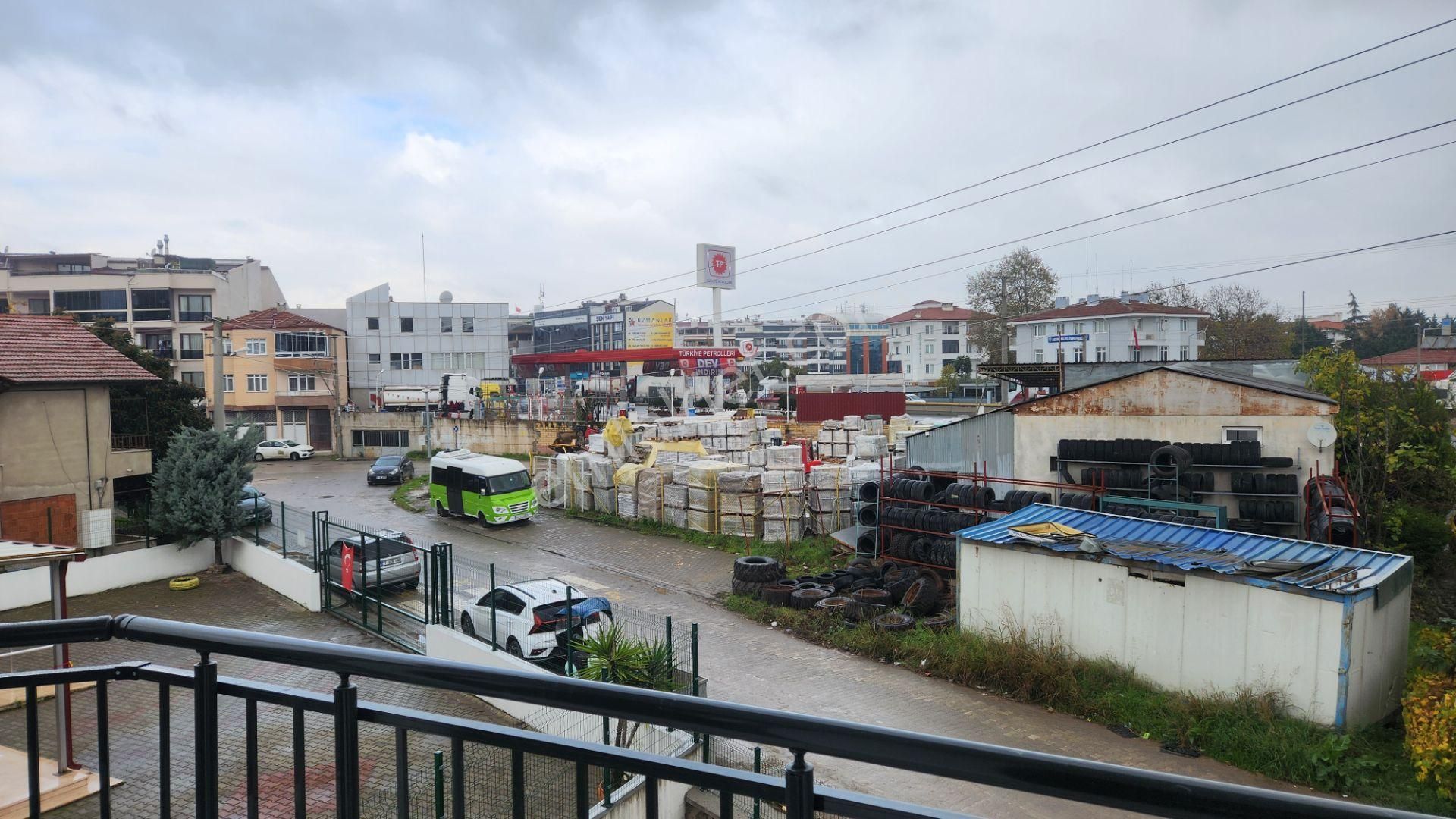 Altınova Merkez'de Sıfır Ful Eşyalı 1+1 Arakat Daire - Görsel 14