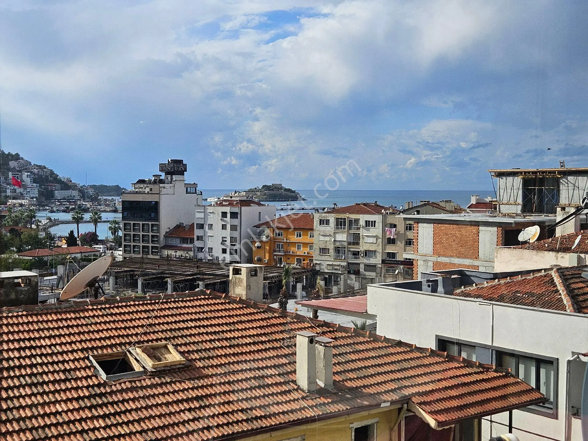 Kuşadası Marina'da Satılık Deniz Manzaralı 3+1 Daire - Görsel 4