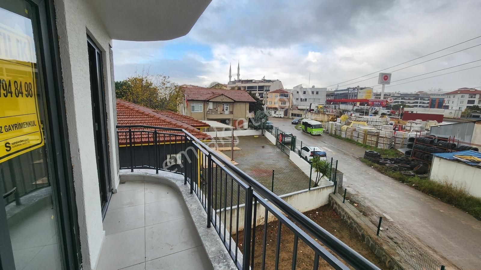 Altınova Merkez'de Sıfır Ful Eşyalı 1+1 Arakat Daire - Görsel 13