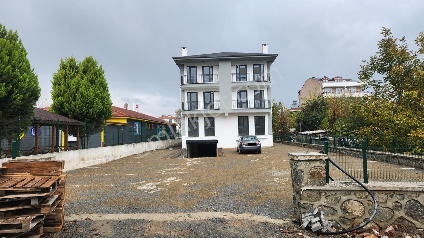 Altınova Merkez'de Sıfır Ful Eşyalı 1+1 Arakat Daire - Görsel 11