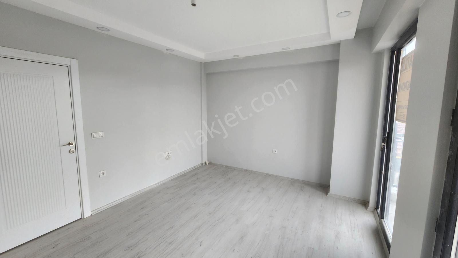 Altınova Merkez'de Sıfır Ful Eşyalı 1+1 Arakat Daire - Görsel 20