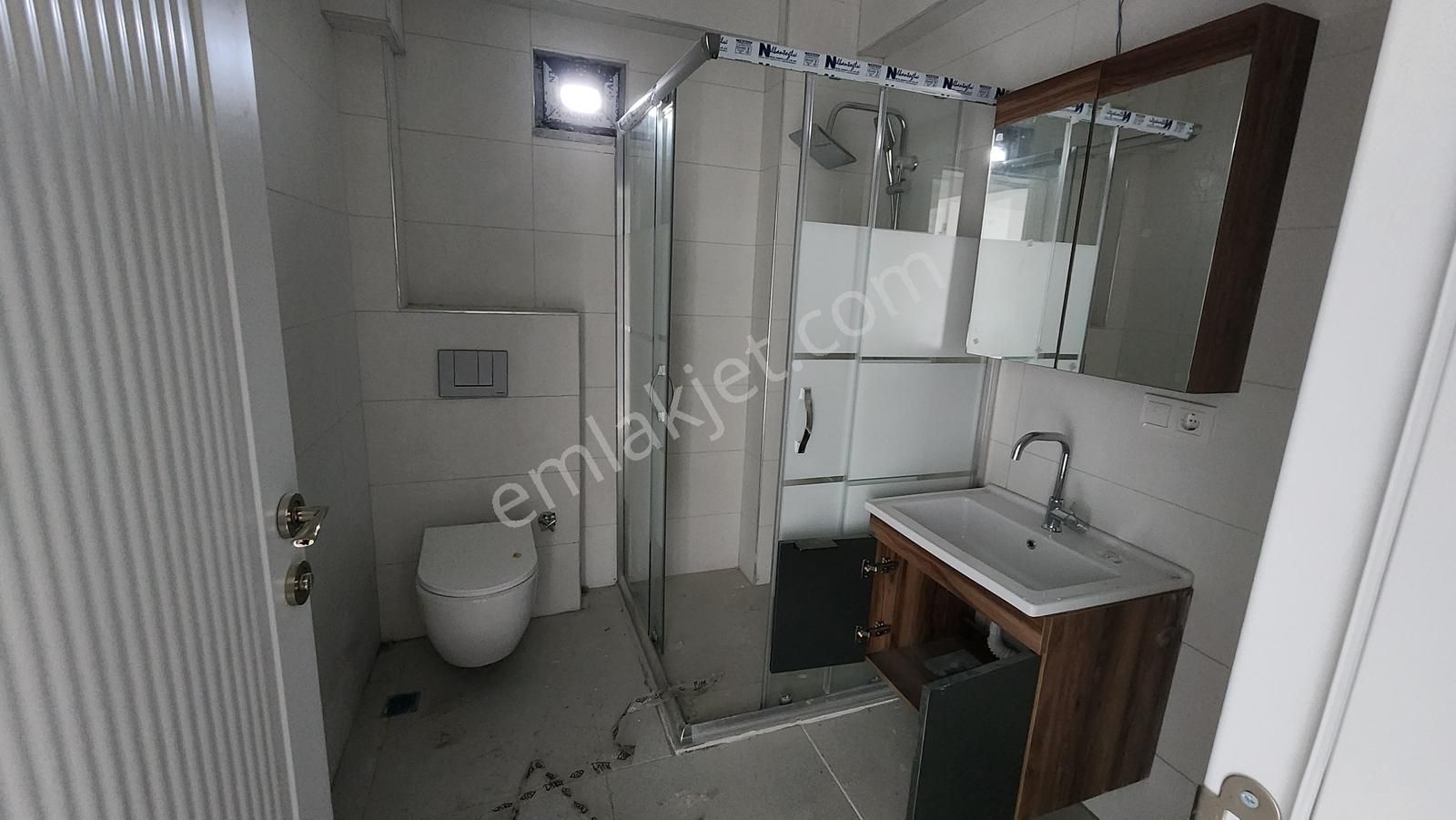 Altınova Merkez'de Sıfır Ful Eşyalı 1+1 Arakat Daire - Görsel 9