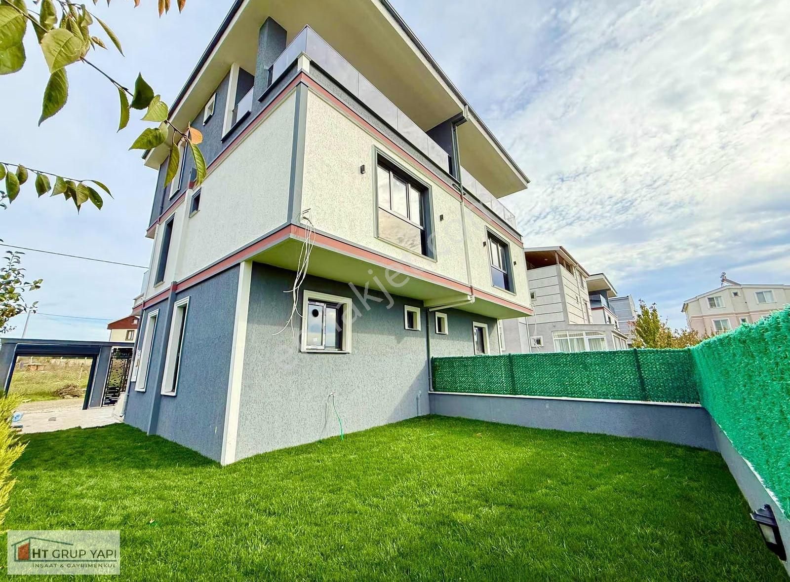 ▃▅▇ht Grup▇▅▃merkezi Konumda Geniş Bahçeli İskanlı Villa