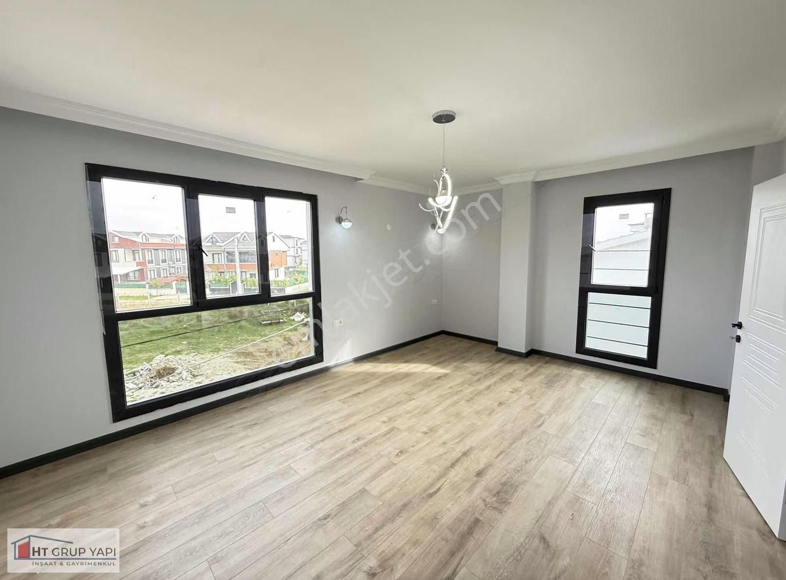 ▃▅▇ht Grup▇▅▃merkezi Konumda Geniş Bahçeli İskanlı Villa - Görsel 8