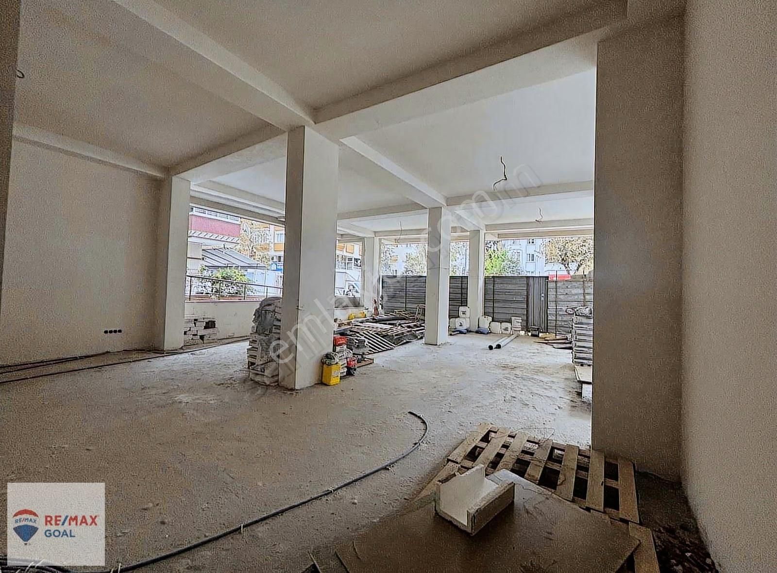 Küçükyalı Merkez Mektep Caddesi Üzerinde Kiralık Depolu Dükkan - Görsel 4