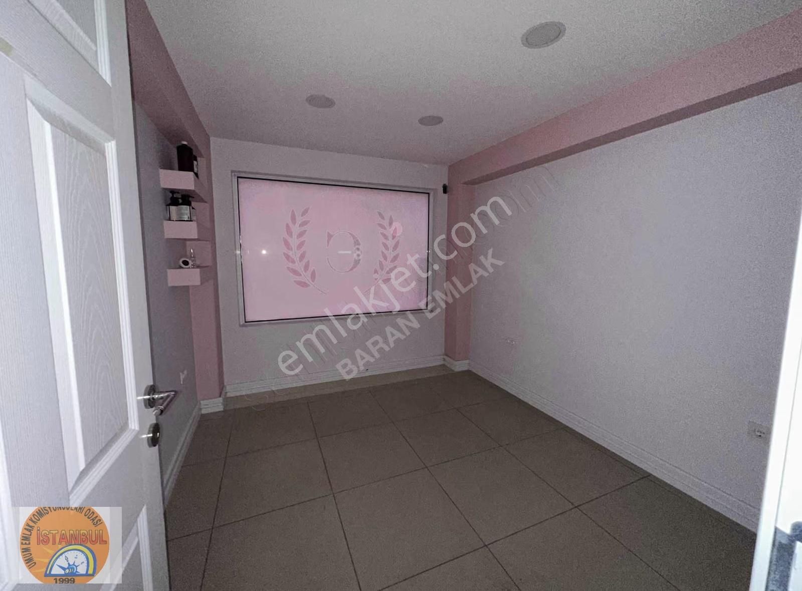 Bakırköyde Köşe Konum Yüksek Giriş Kiralık Dükkan - Görsel 19
