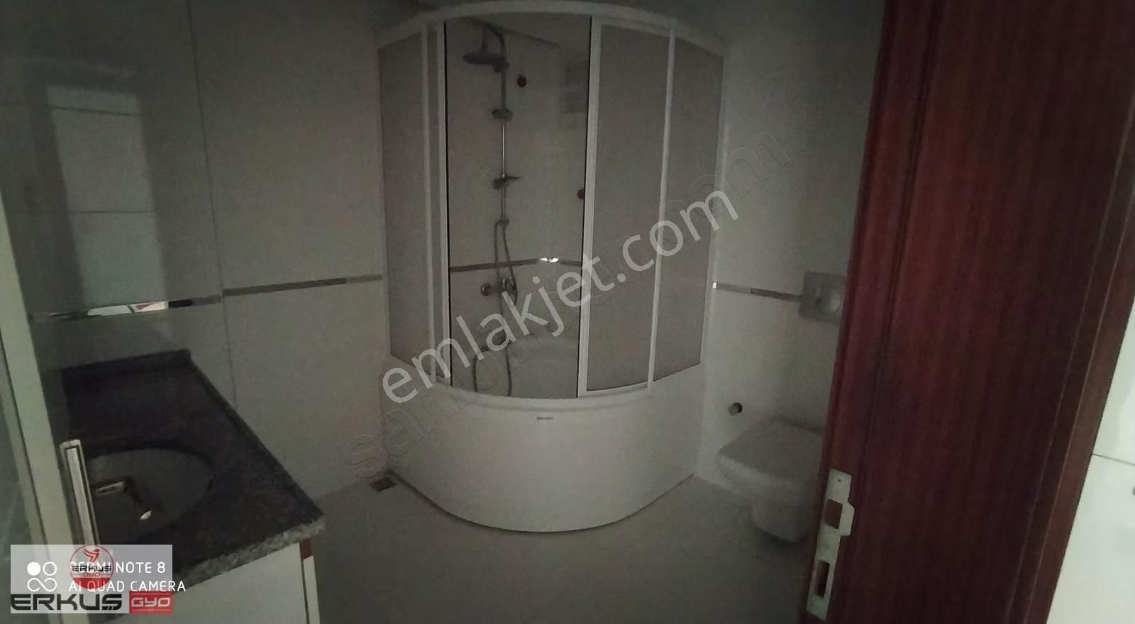 Adalette Kiralık Lüks 3+1 - Görsel 17