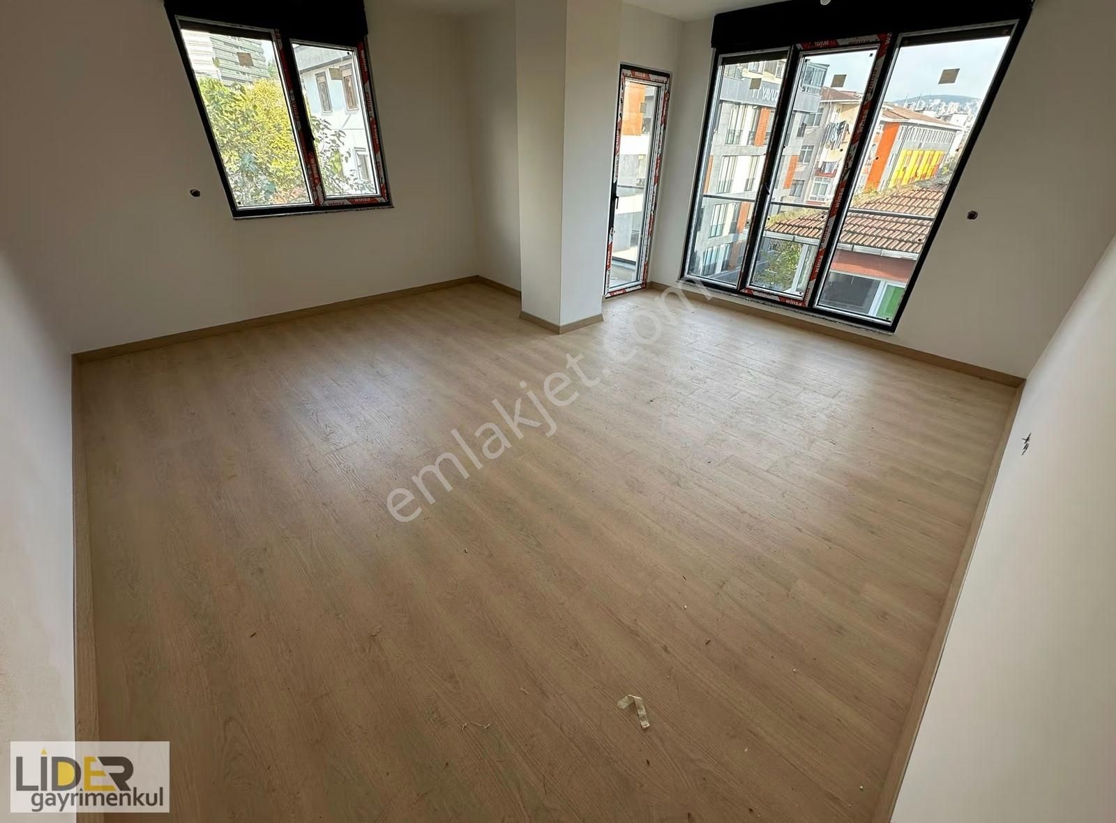 Lider'den Küçükyalı Marmaraya Yakın 3.kat Ön Köşe Lüks Sıfır 3+1 - Görsel 6