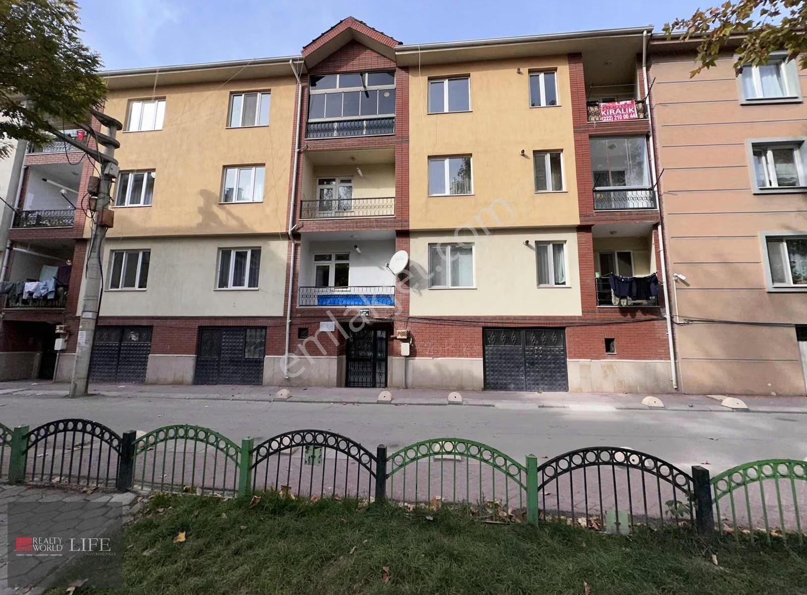 Rw Lıfe// Ömerağa Mah. Ayrı Mutfaklı Balkonlu 1+1 Kiralık Daire