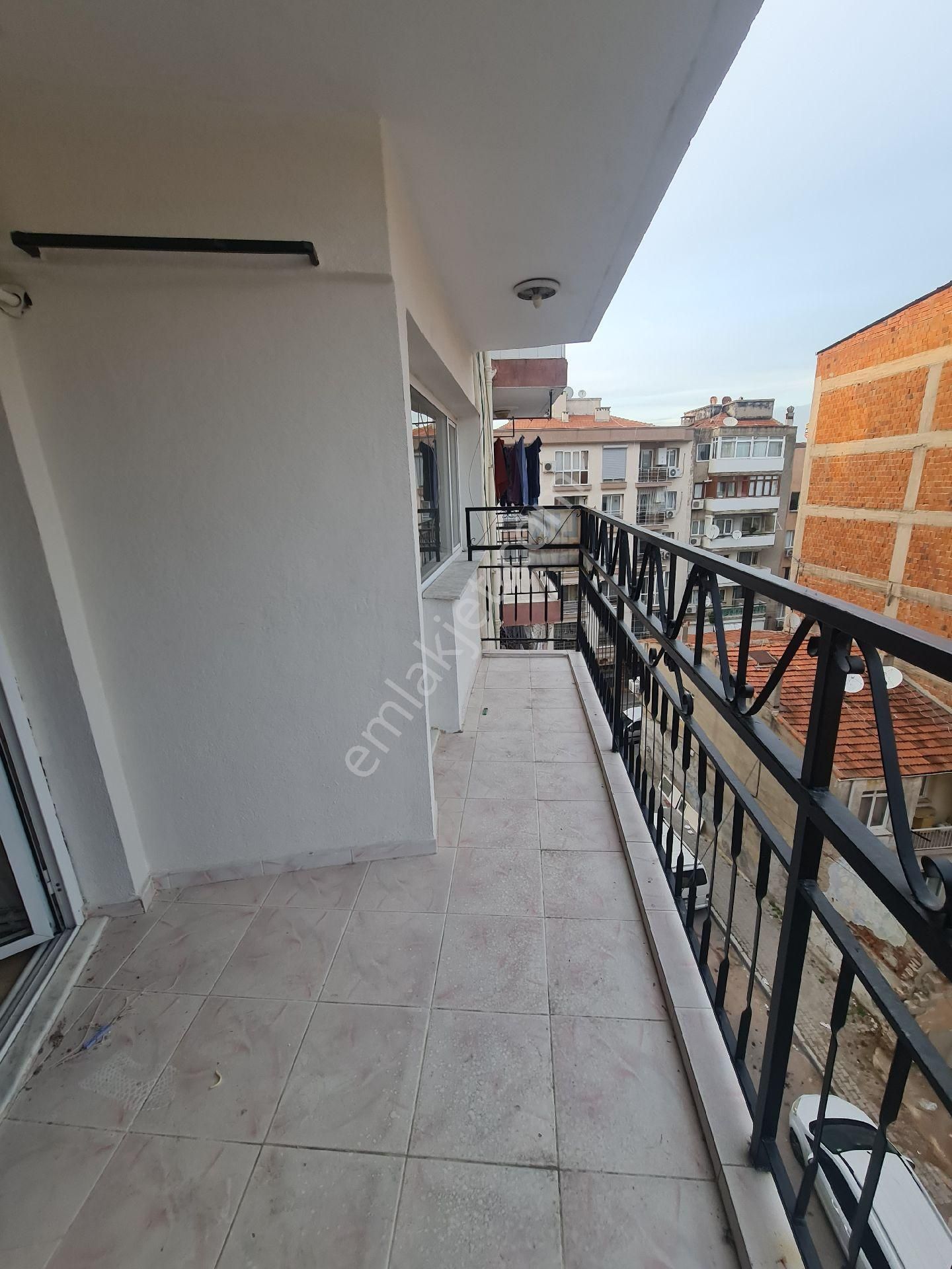 İzmir Konak Atilla Mahallesinde Kiralik 3+1 - Görsel 28